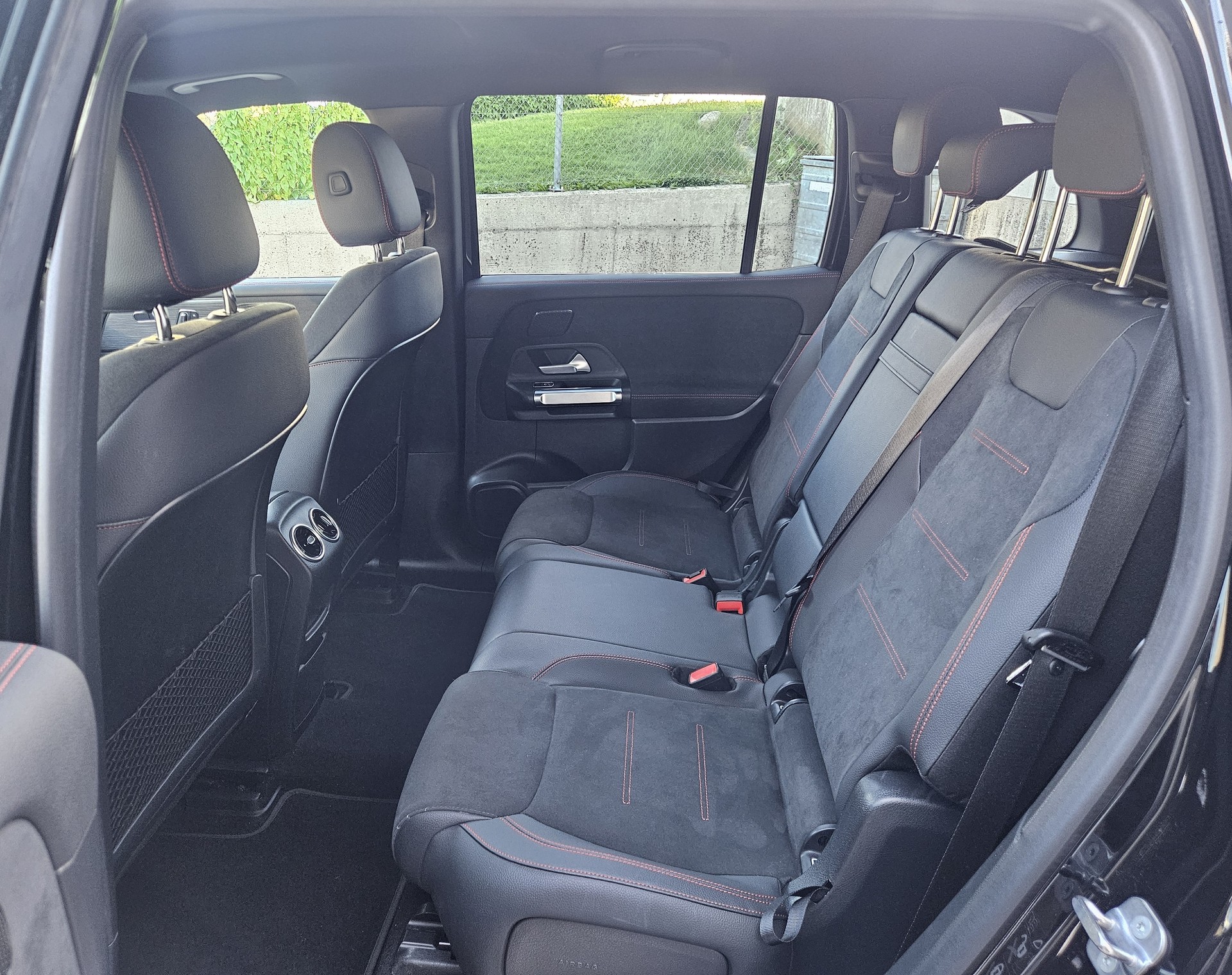 MERCEDES-BENZ EQB 250+ AMG-Line (70,5 kWh) mit 7-Sitzplätzen-image-21