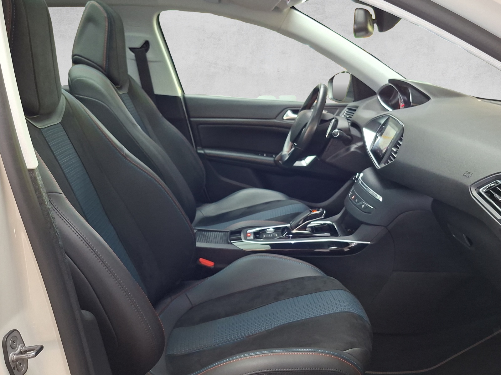 PEUGEOT 308 1.5 BlueHDi Tech Edition-image-11