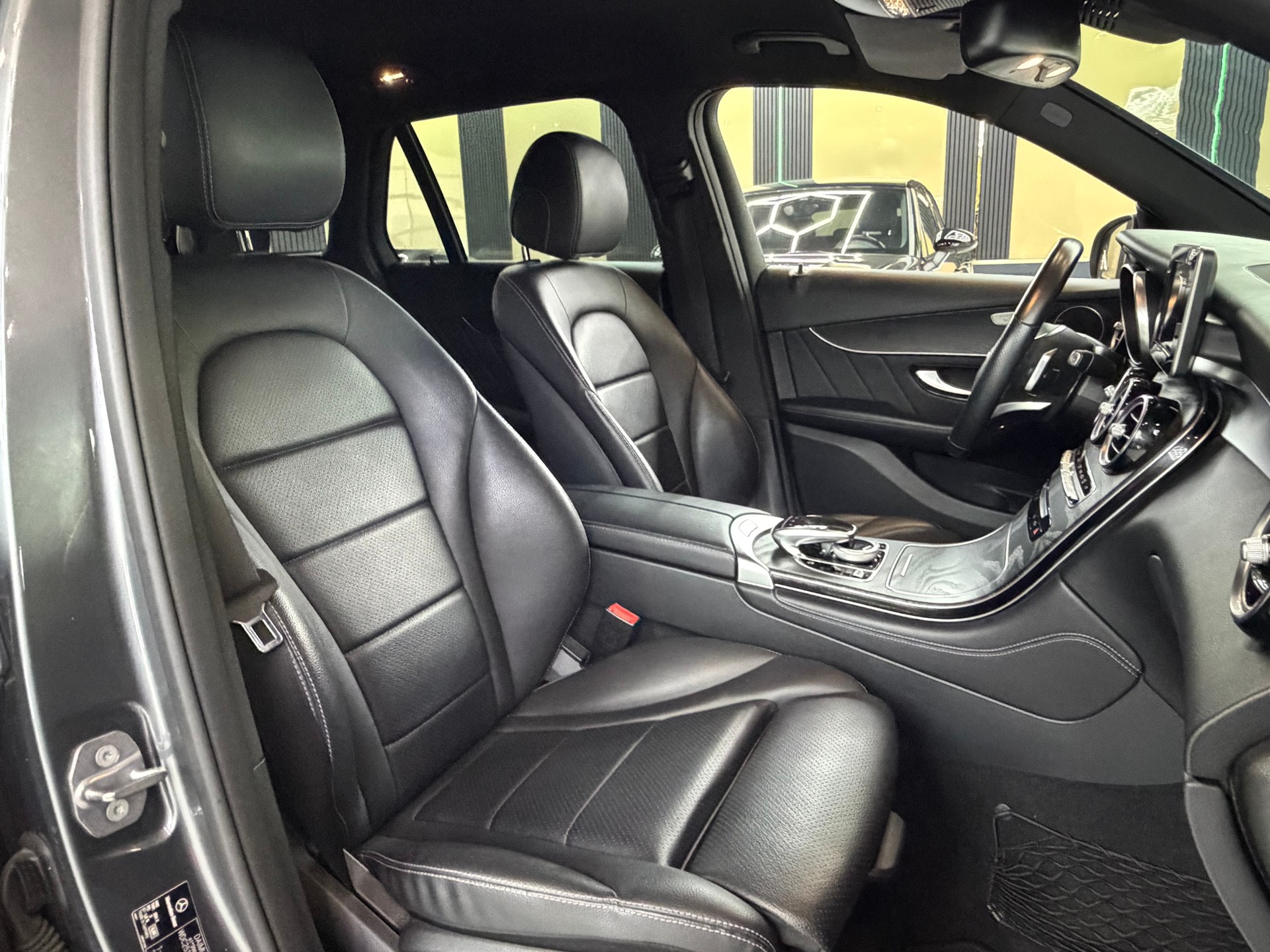 MERCEDES-BENZ GLC 250 d Exclusive 4Matic 9G-Tronic-image-11