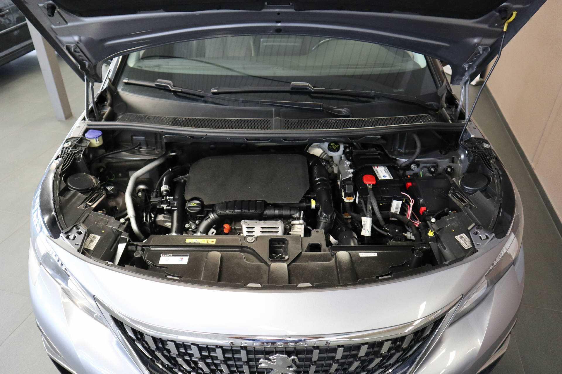 PEUGEOT 3008 1.2 PureTech Allure-image-15