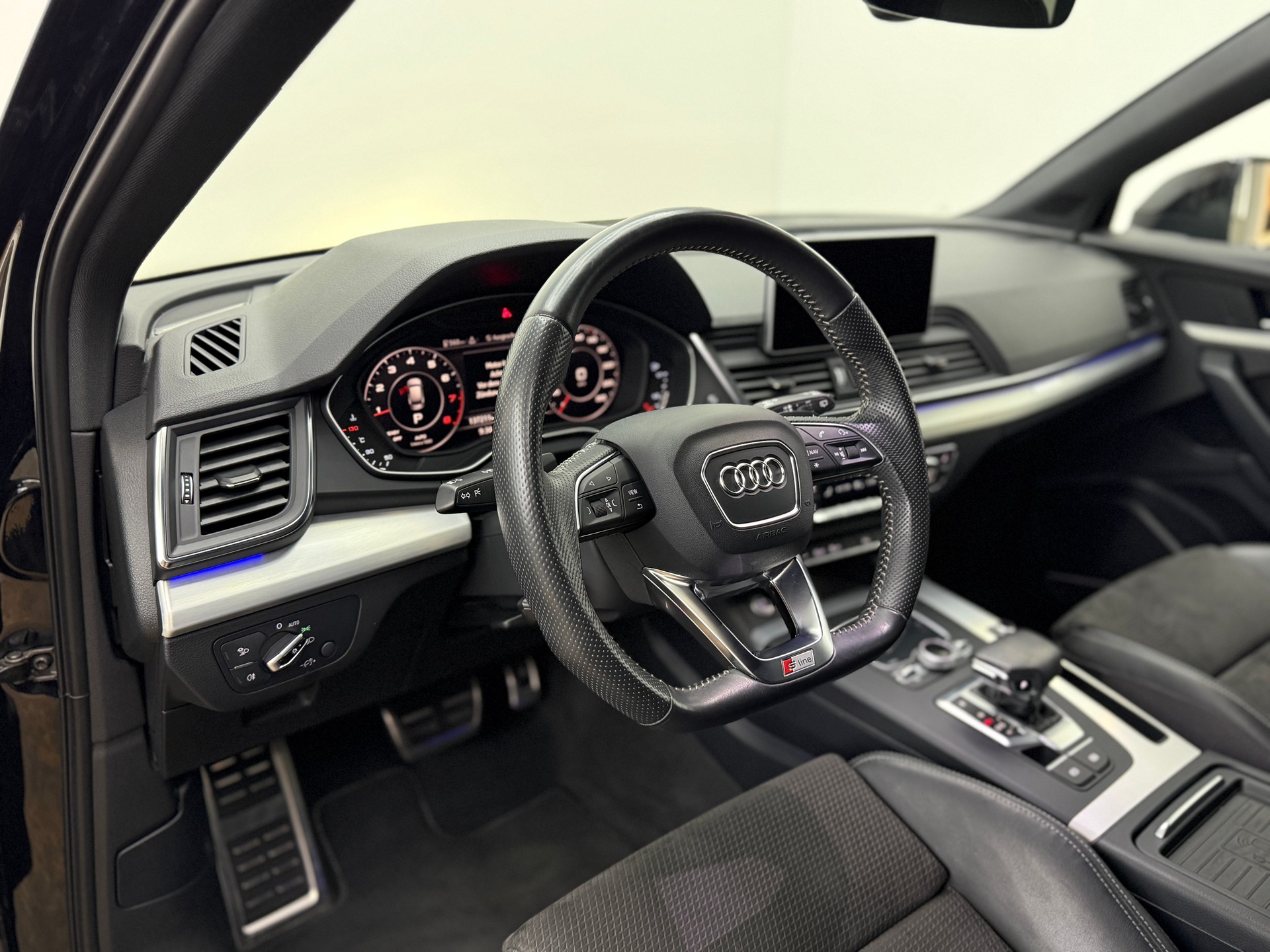 AUDI Q5 2.0 TFSI sport quattro S-tronic-image-24