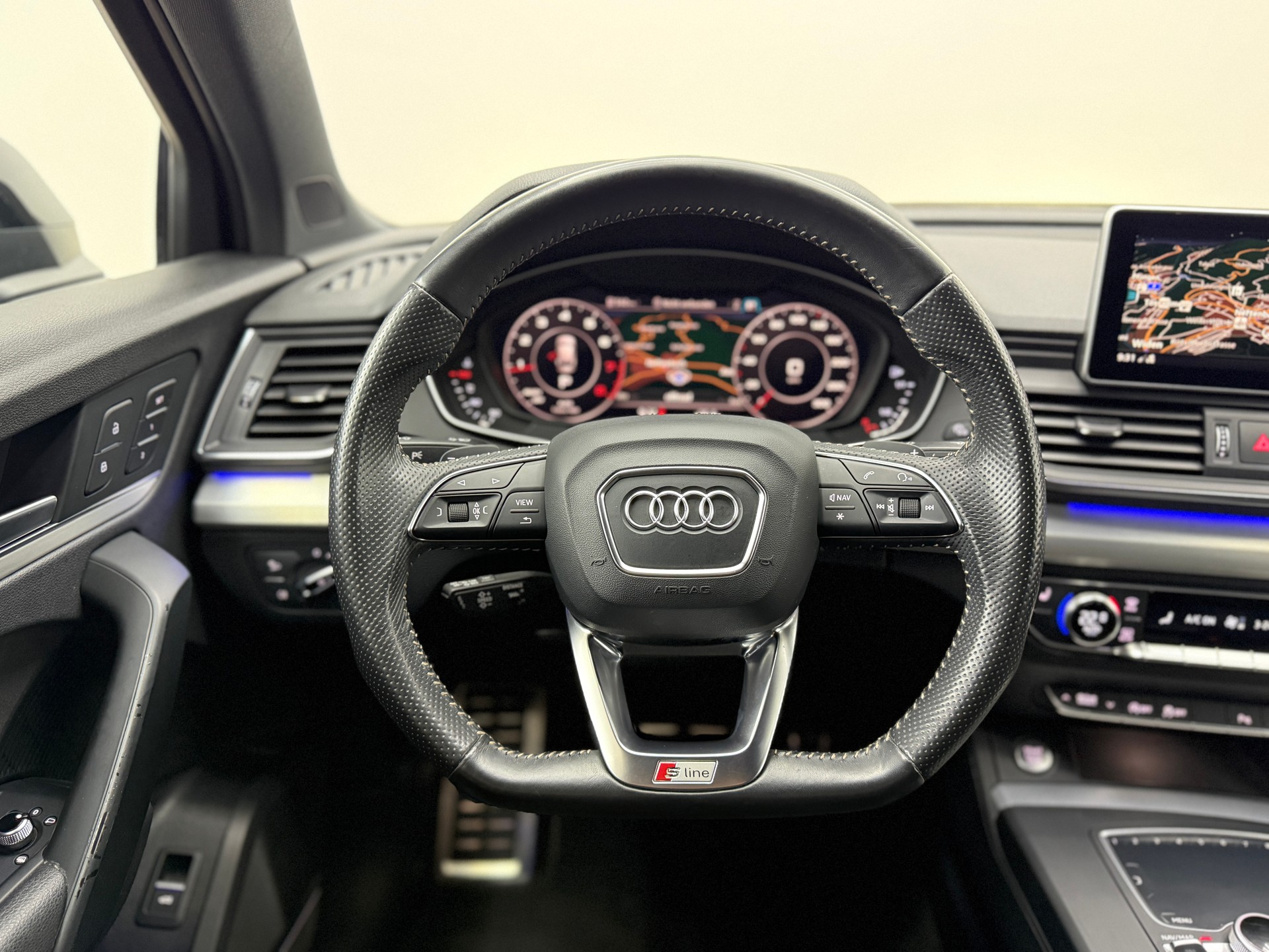 AUDI Q5 2.0 TFSI sport quattro S-tronic-image-26