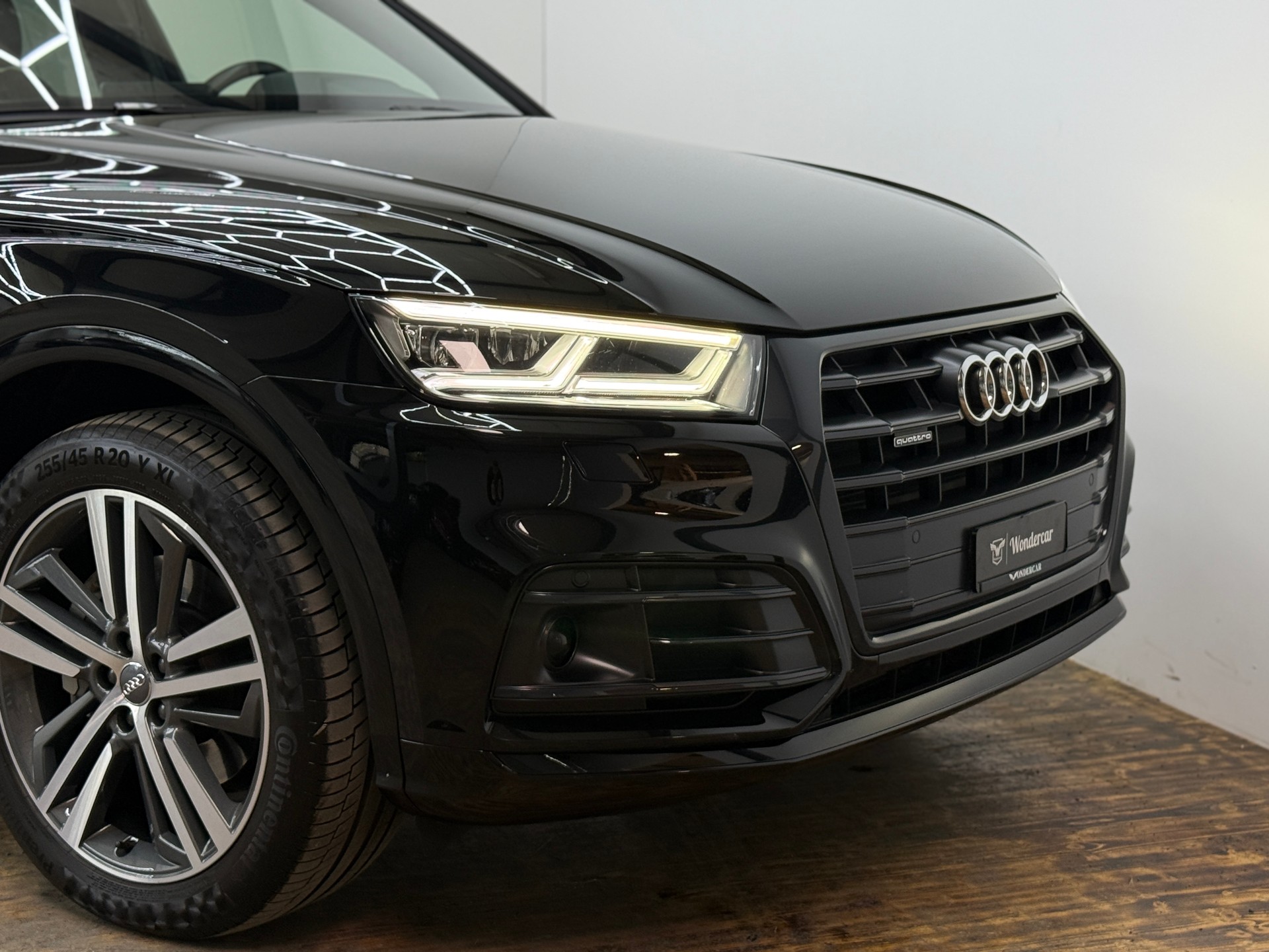 AUDI Q5 2.0 TFSI sport quattro S-tronic-showroom-element-1