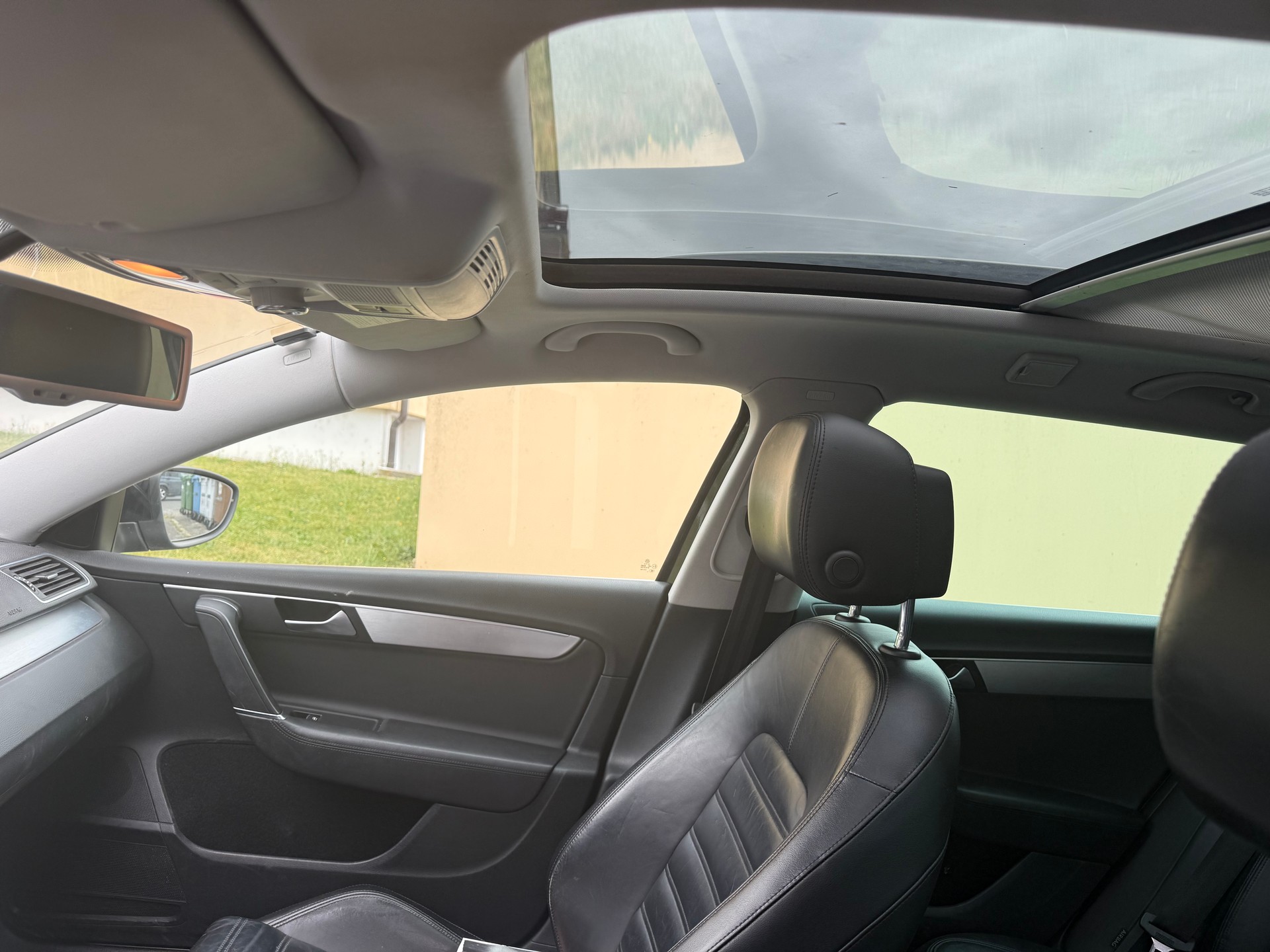 VW Passat Variant 2.0 TDI BMT Trendline DSG-image-12