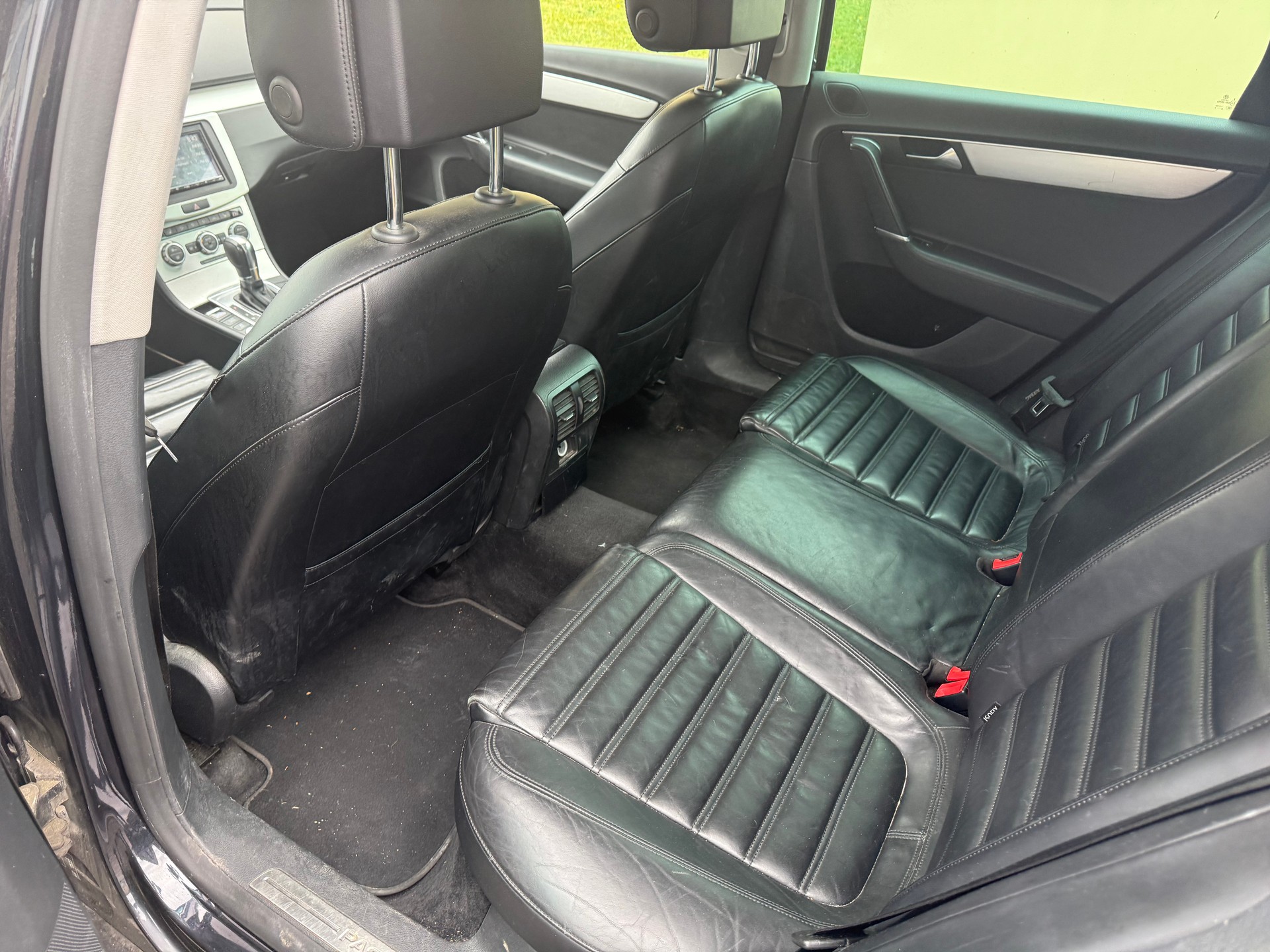 VW Passat Variant 2.0 TDI BMT Trendline DSG-image-11