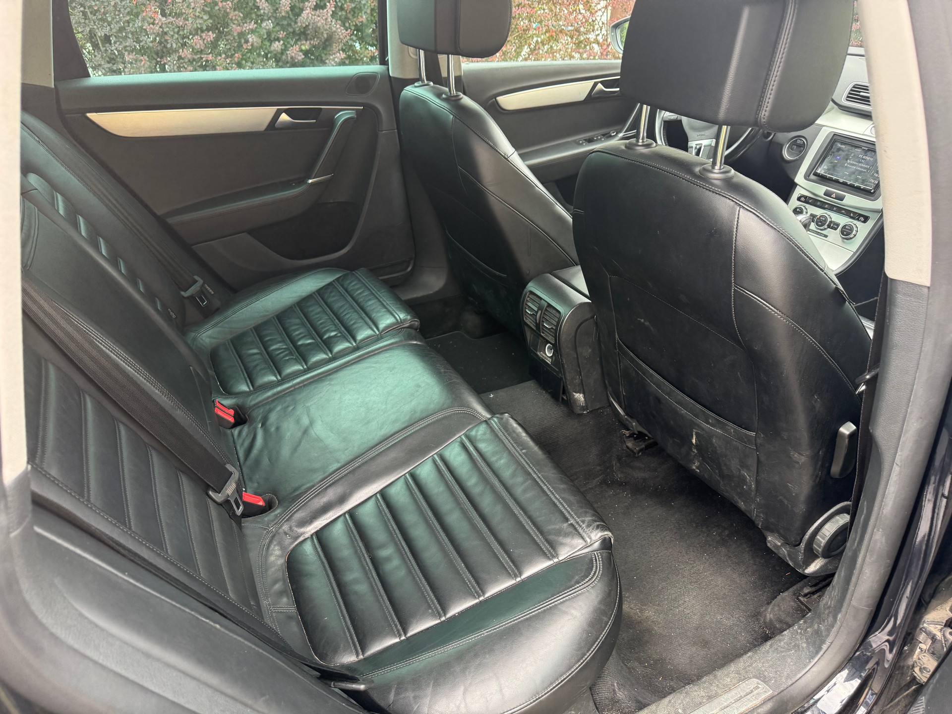 VW Passat Variant 2.0 TDI BMT Trendline DSG-image-9