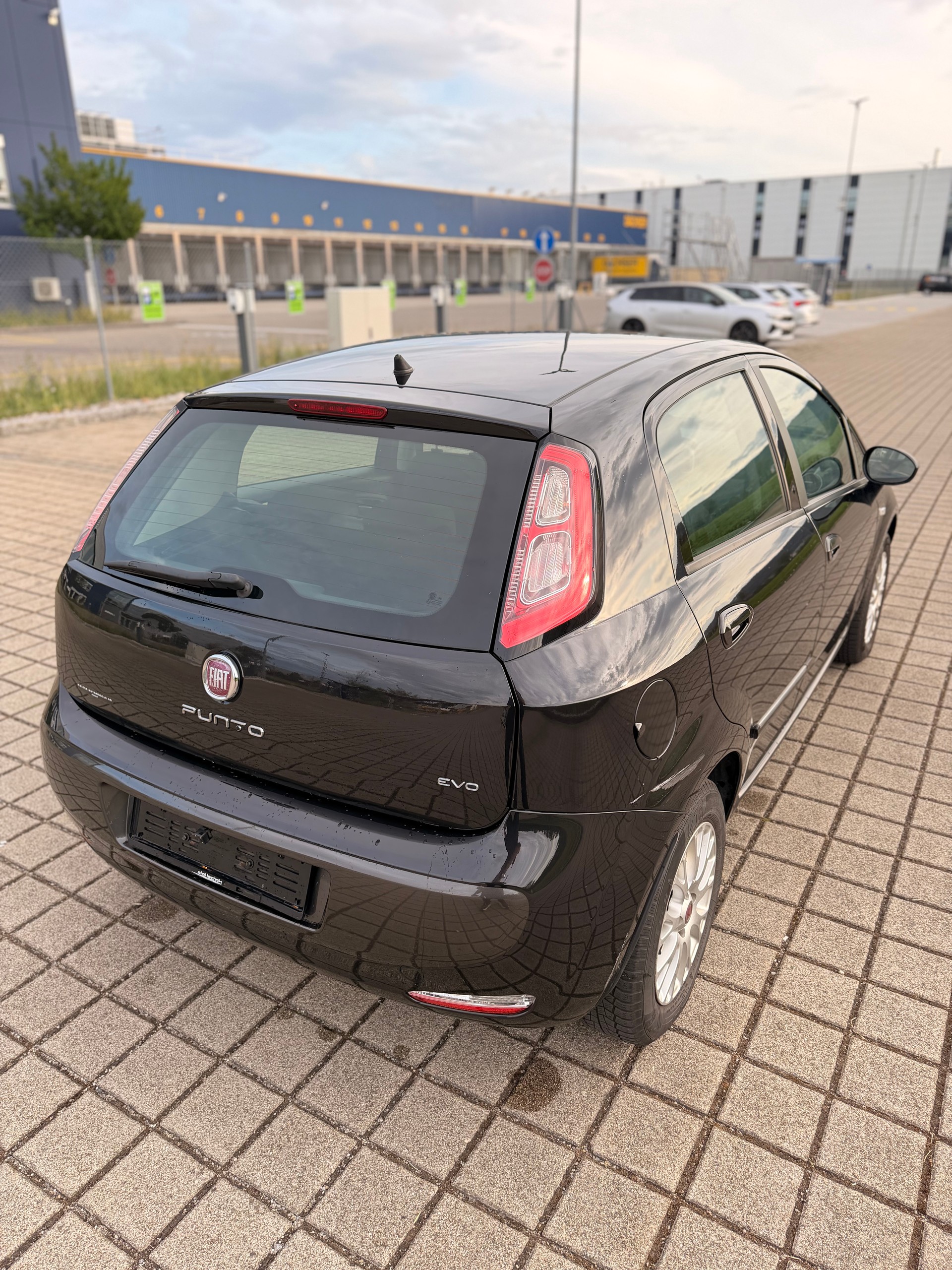 FIAT Punto 1.4 Dynamic ** Digitales Display, Rückfahrkamera, Navigationssystem**-image-8