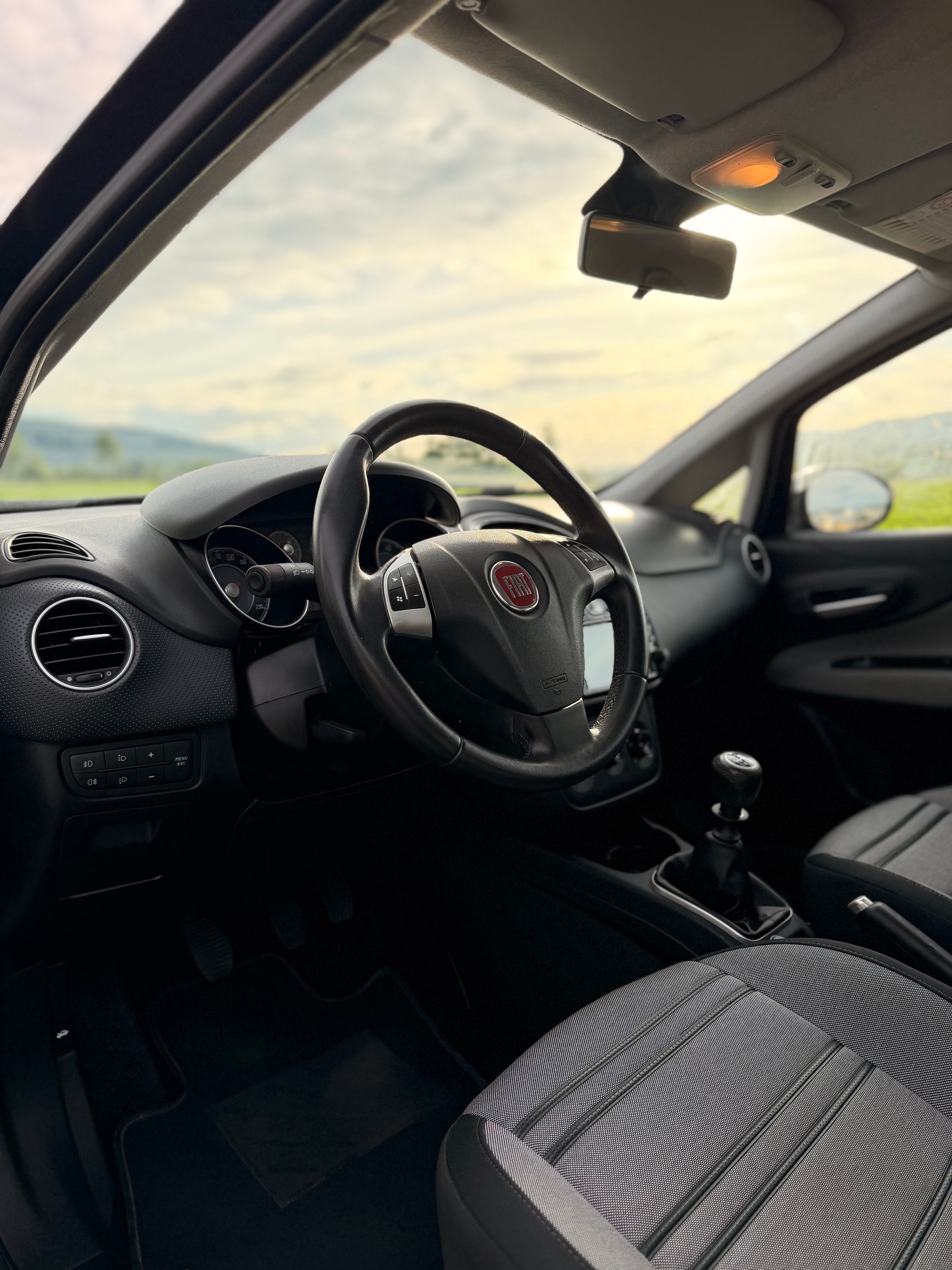 FIAT Punto 1.4 Dynamic ** Digitales Display, Rückfahrkamera, Navigationssystem**-image-16