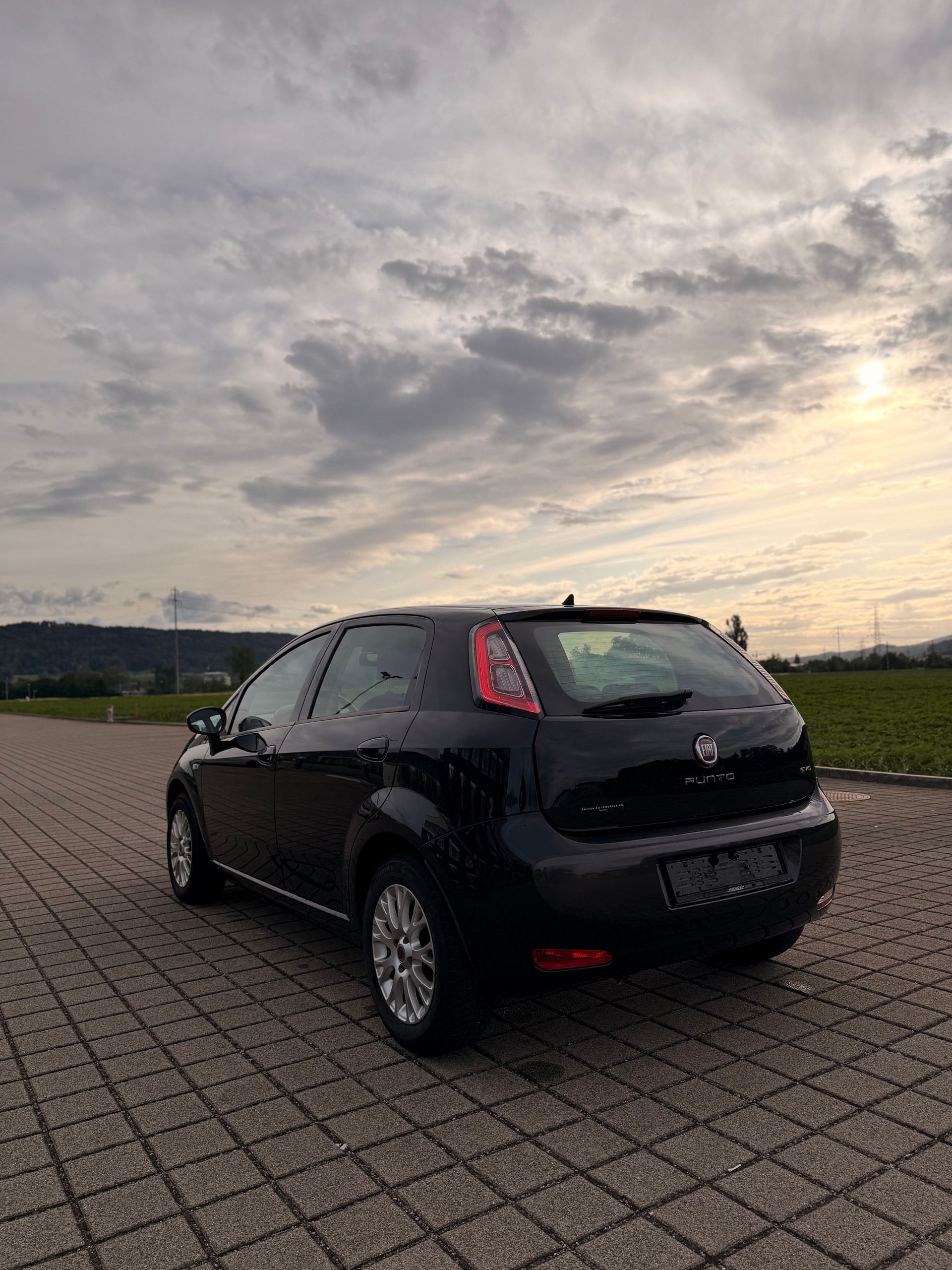 FIAT Punto 1.4 Dynamic ** Digitales Display, Rückfahrkamera, Navigationssystem**-image-11