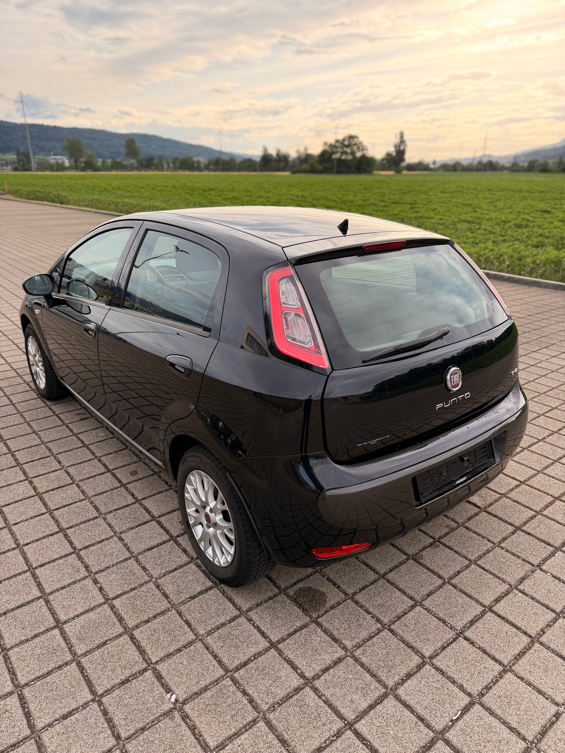 FIAT Punto 1.4 Dynamic ** Digitales Display, Rückfahrkamera, Navigationssystem**-image-12