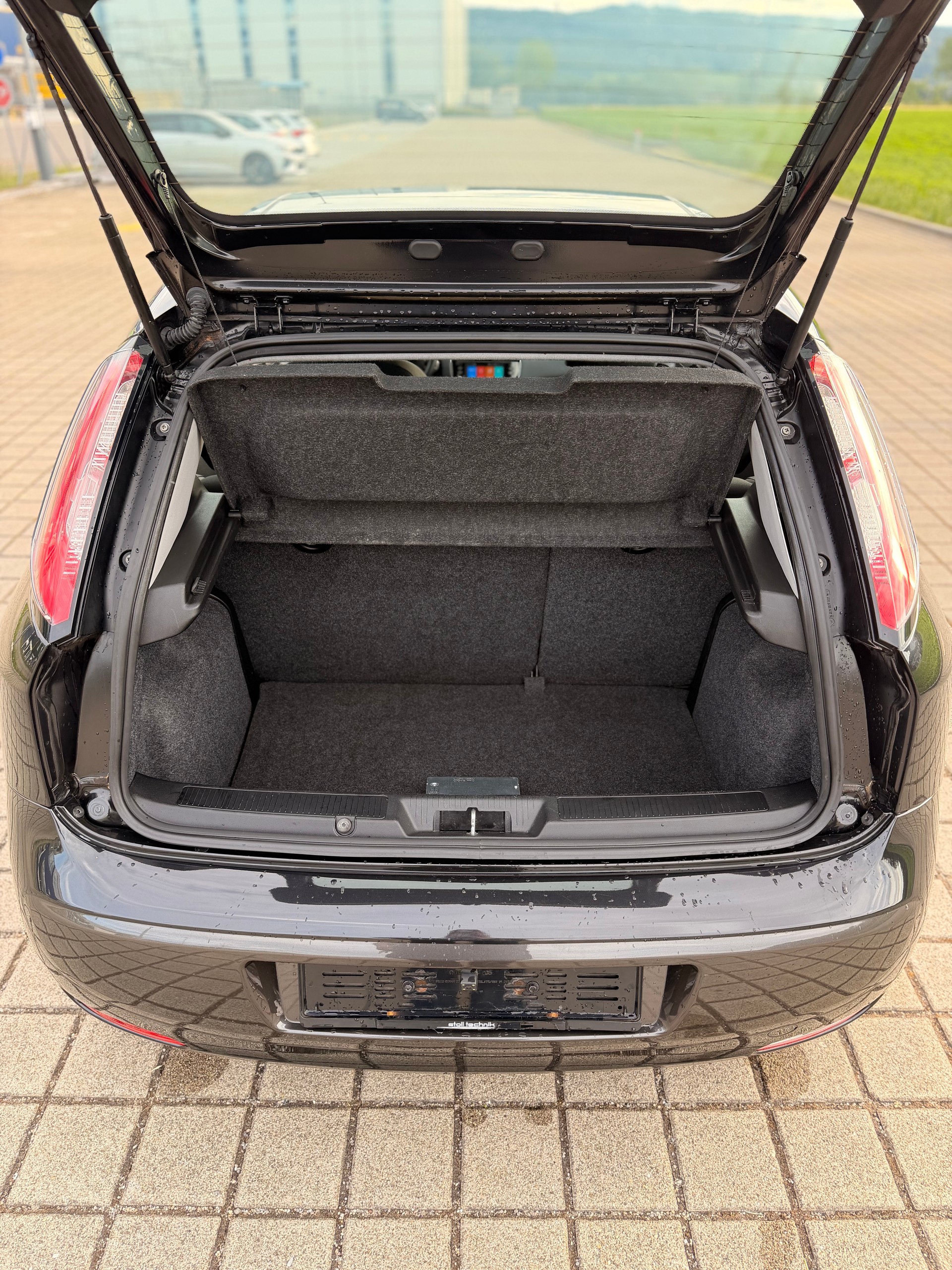 FIAT Punto 1.4 Dynamic ** Digitales Display, Rückfahrkamera, Navigationssystem**-image-31