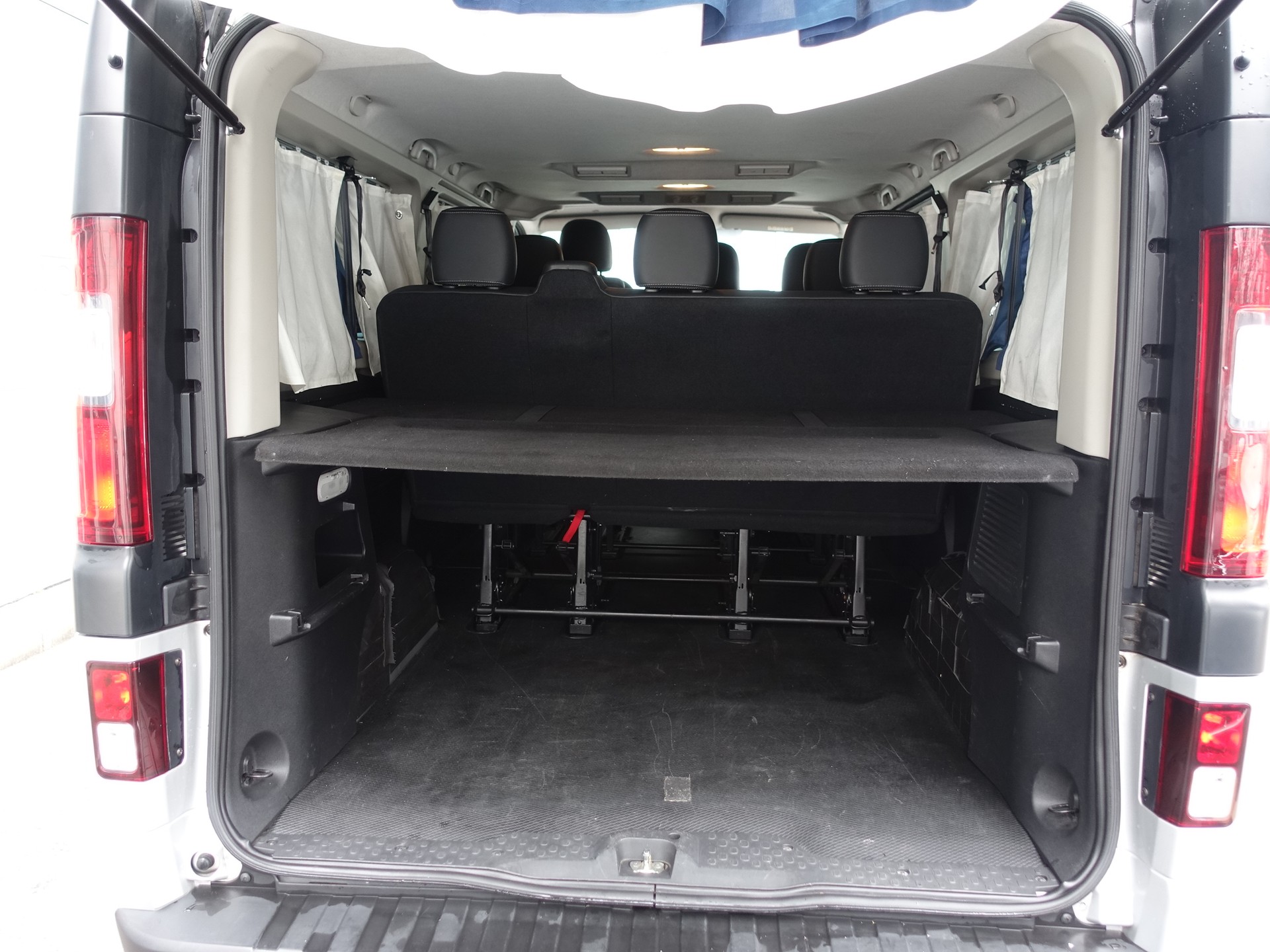 OPEL Vivaro 1.6 CDTI Combi+ 2.9t L2H1-image-16