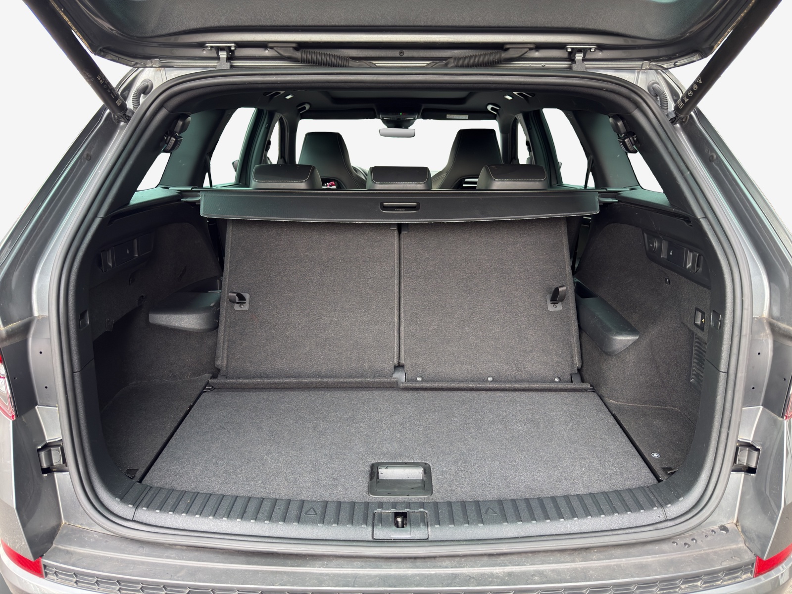 SKODA Kodiaq 2.0 TSI 4x4 SportLine-image-12