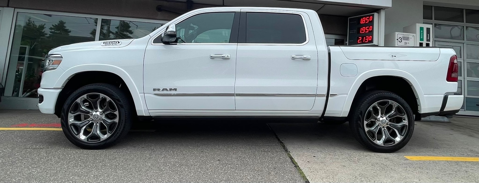 DODGE Facelift Ram 1500 5.7 HEMI MDS VVT Limited AHK 3500 kg-image-0