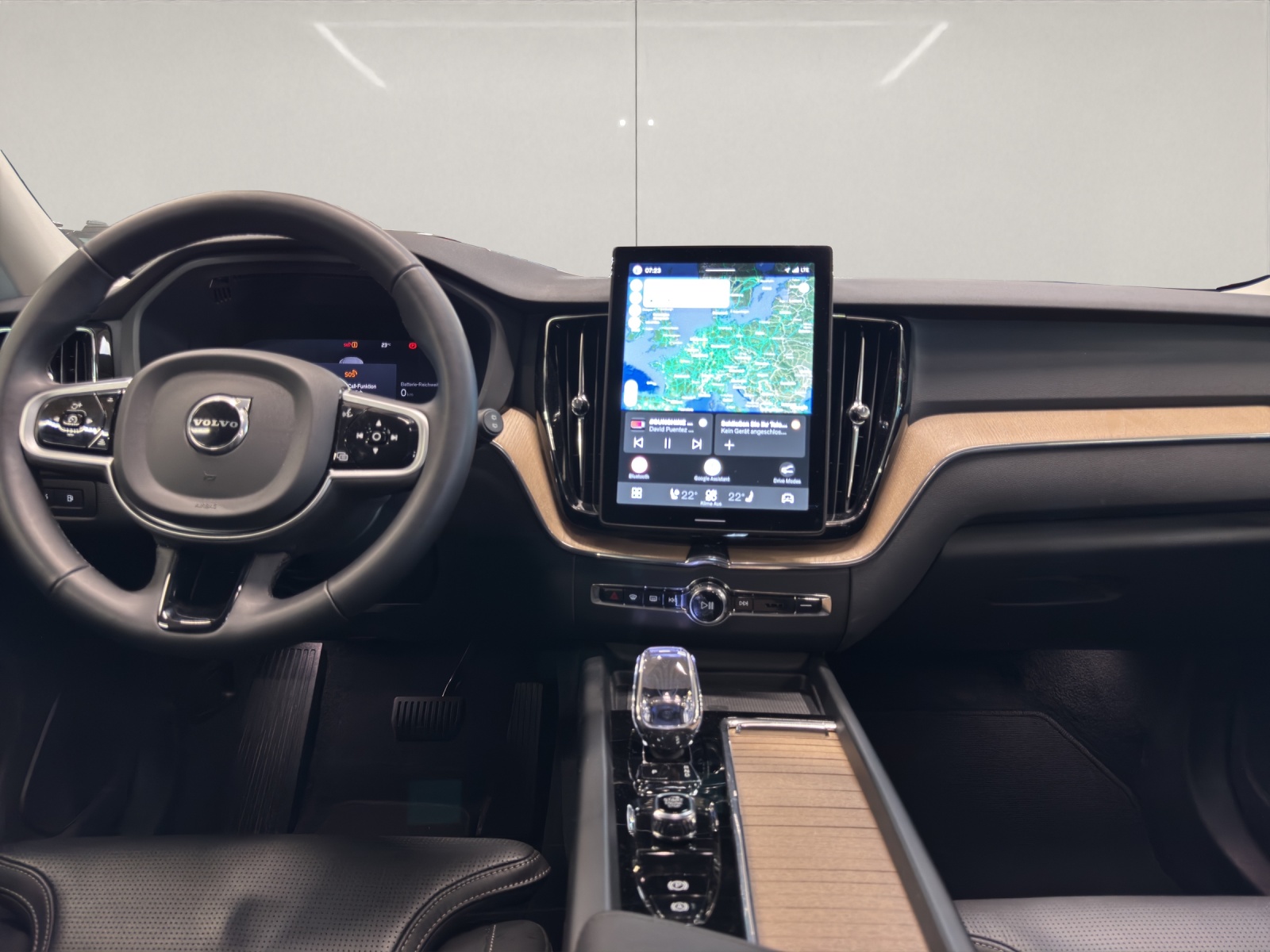VOLVO XC60 2.0 T6 TE Plus Dark eAWD-image-9