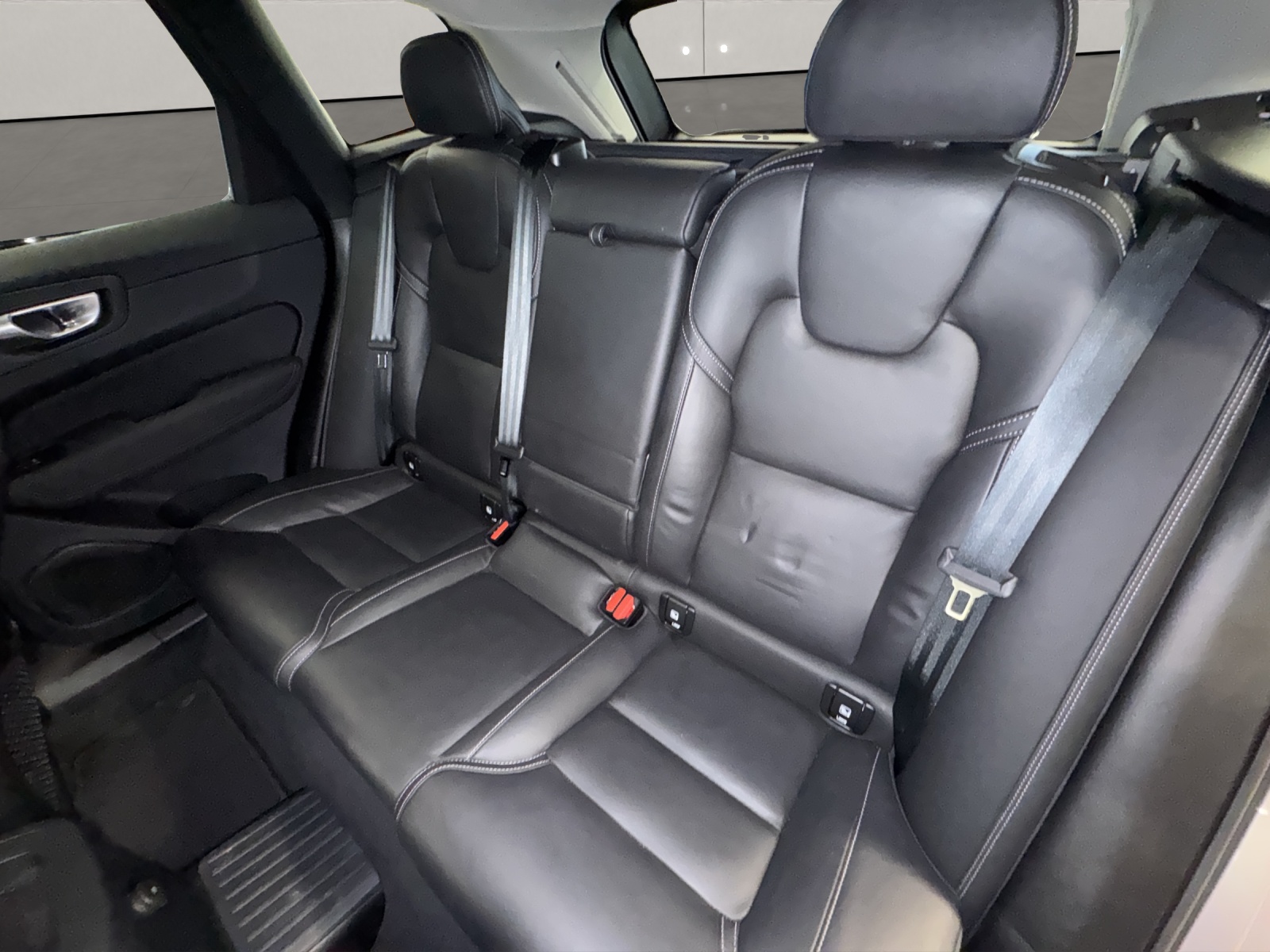 VOLVO XC60 2.0 T6 TE Plus Dark eAWD-image-14