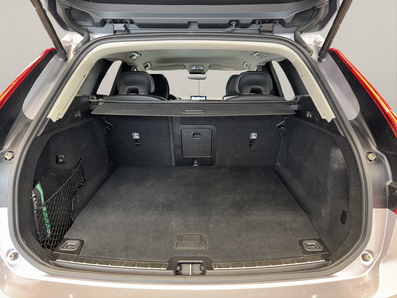 VOLVO XC60 2.0 T6 TE Plus Dark eAWD-image-15