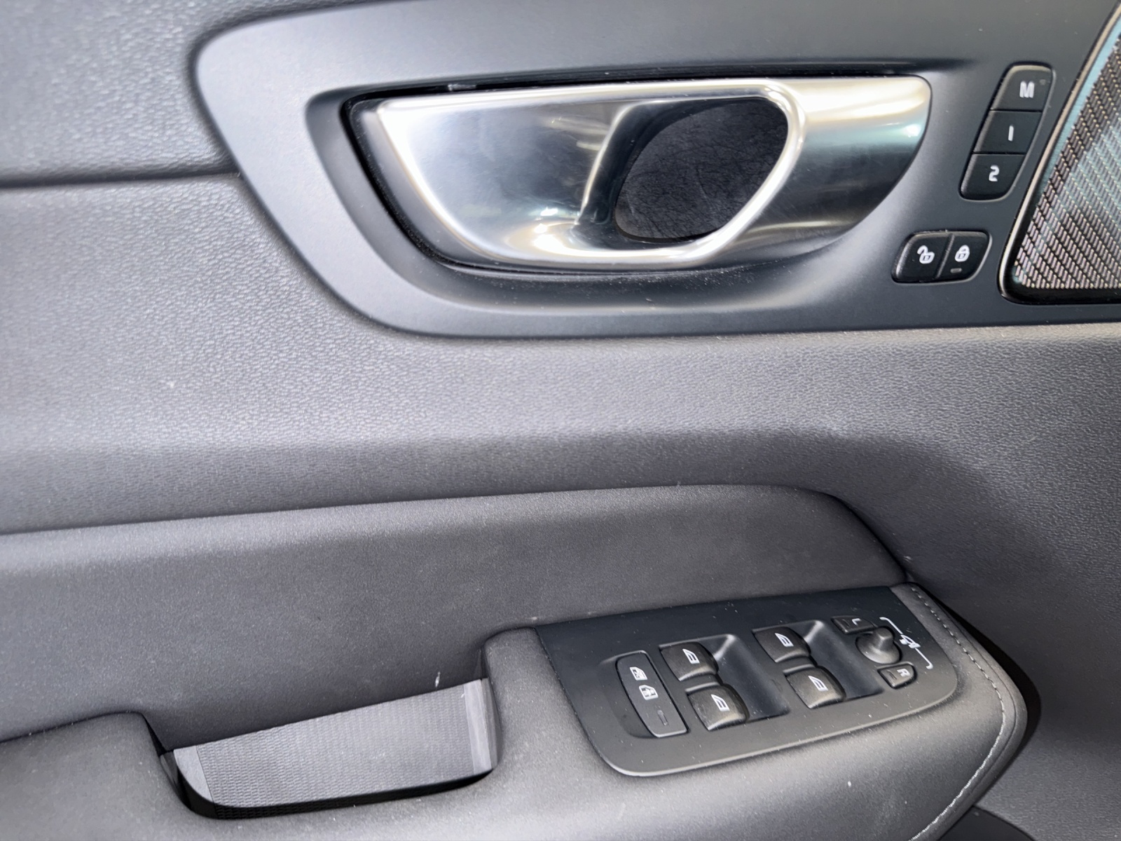VOLVO XC60 2.0 T6 TE Plus Dark eAWD-image-12