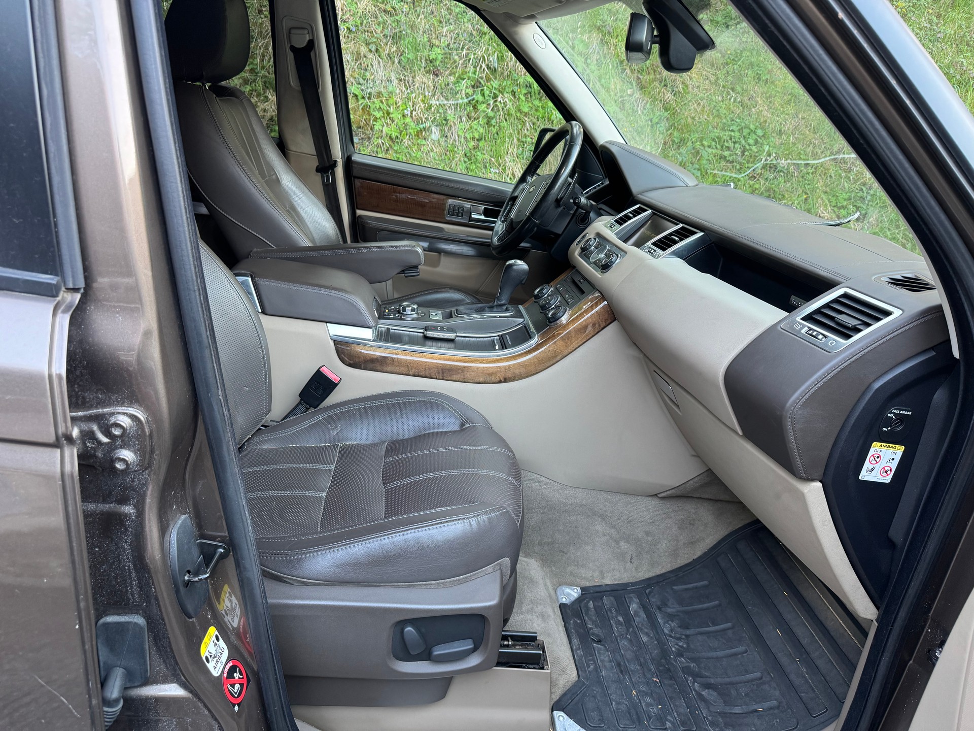 LAND ROVER Range Rover Sport 3.0 TDV6 Autobiography Automatic-image-3