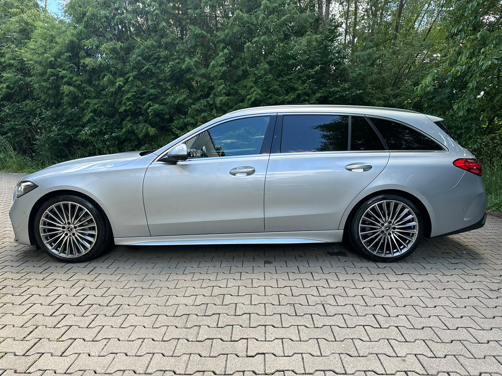 MERCEDES-BENZ C 220 d T AMG Line-image-1