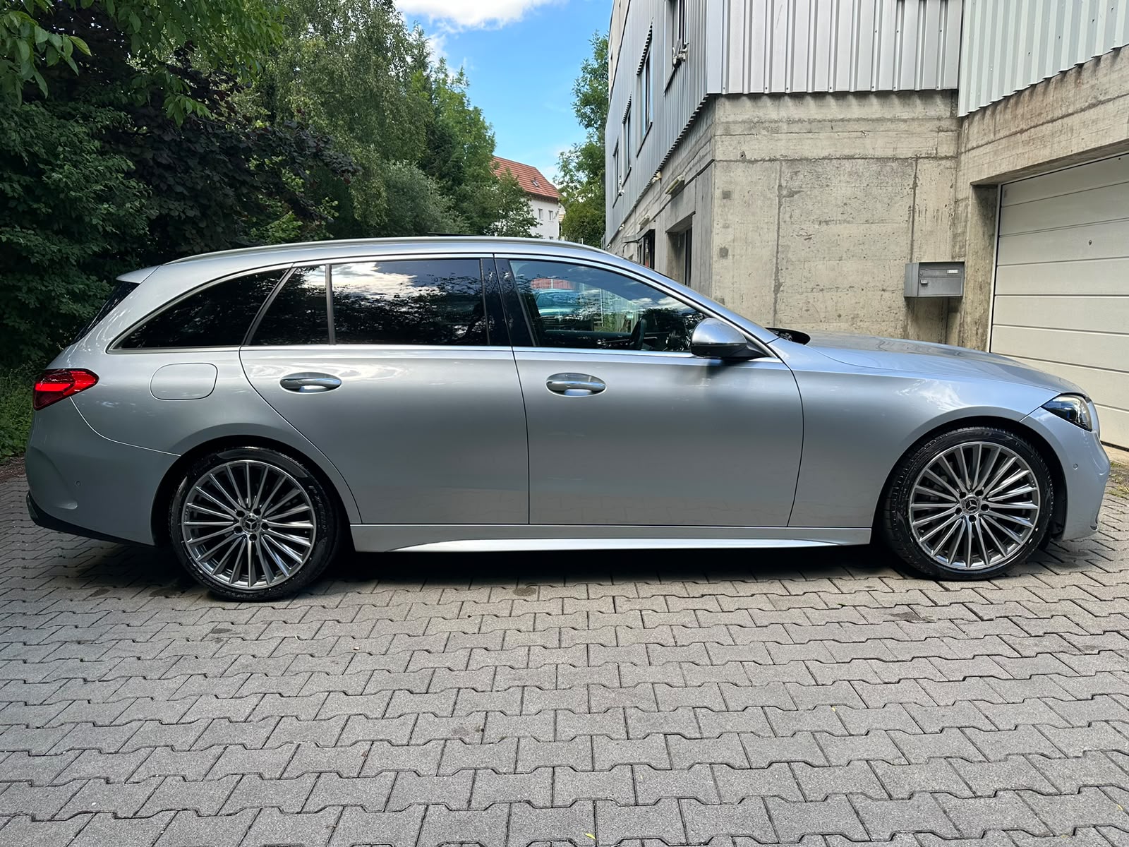 MERCEDES-BENZ C 220 d T AMG Line-image-6