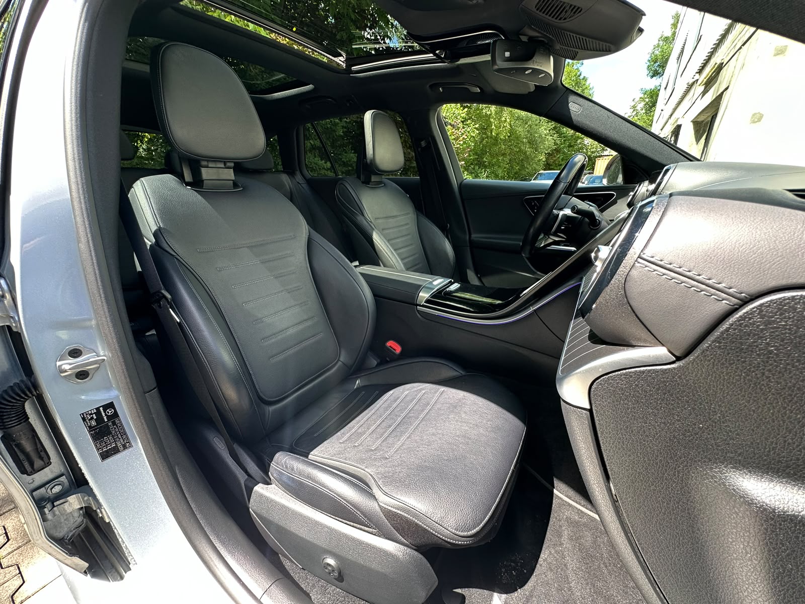 MERCEDES-BENZ C 220 d T AMG Line-image-17