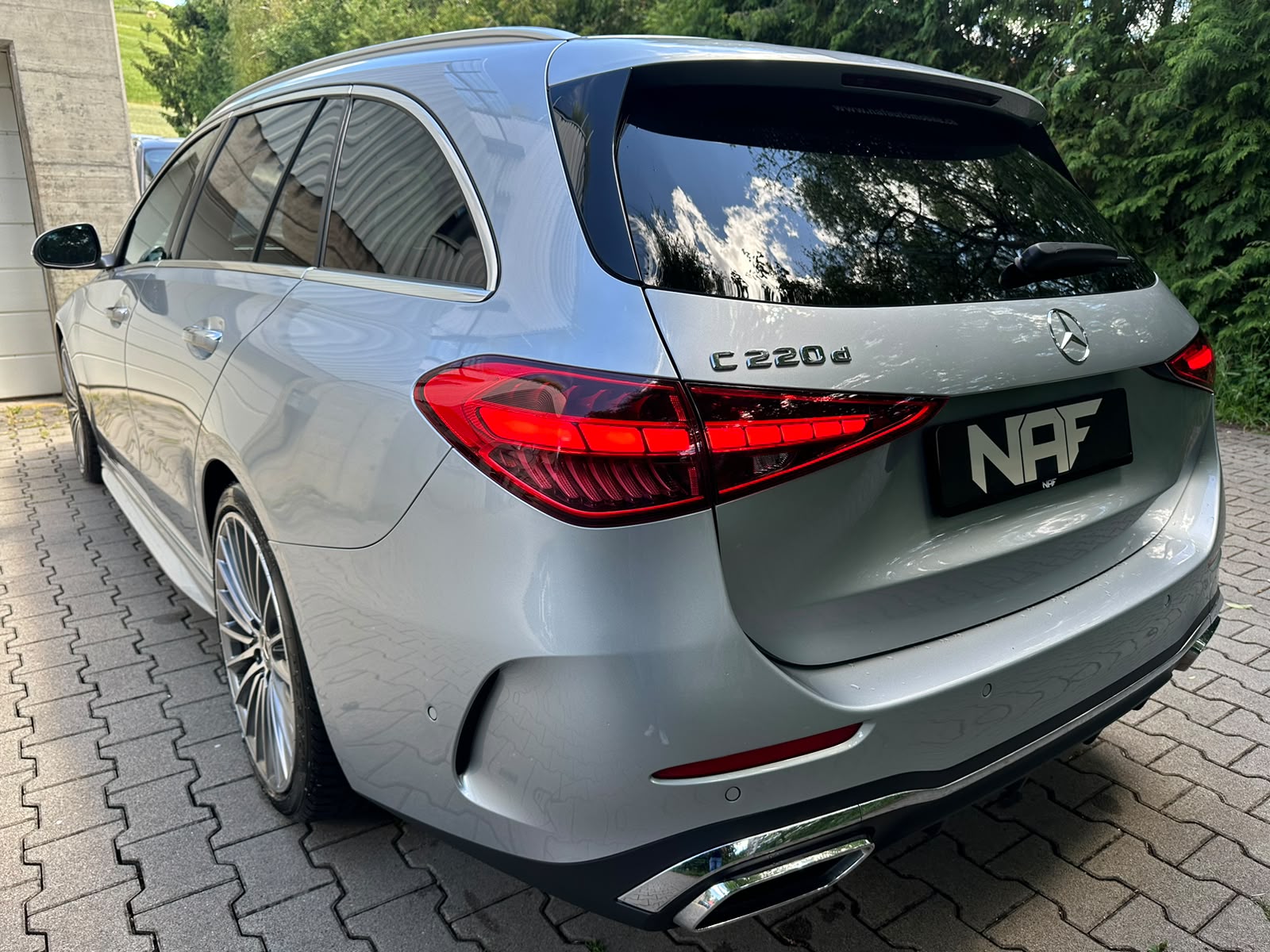 MERCEDES-BENZ C 220 d T AMG Line-image-2