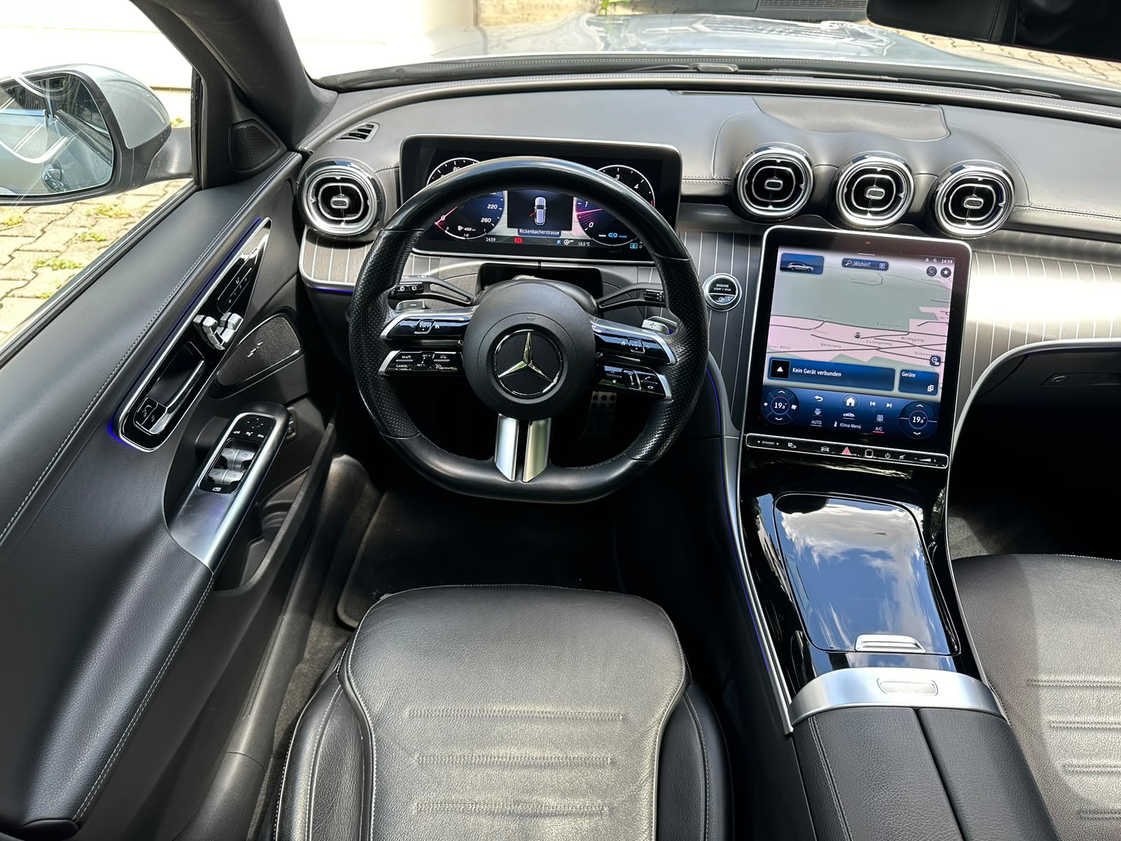 MERCEDES-BENZ C 220 d T AMG Line-image-19