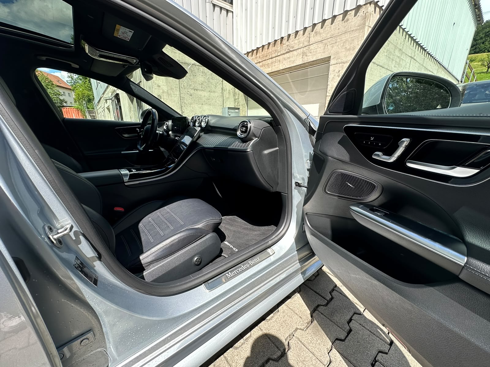 MERCEDES-BENZ C 220 d T AMG Line-image-16