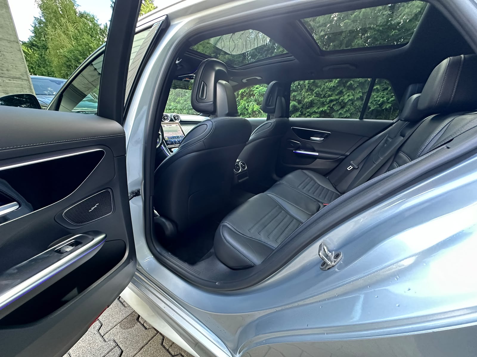 MERCEDES-BENZ C 220 d T AMG Line-image-12