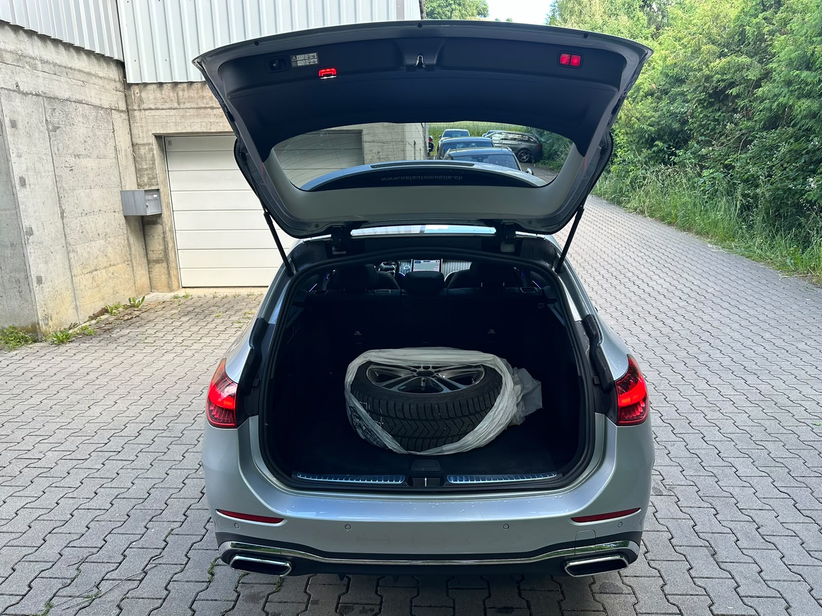 MERCEDES-BENZ C 220 d T AMG Line-image-13