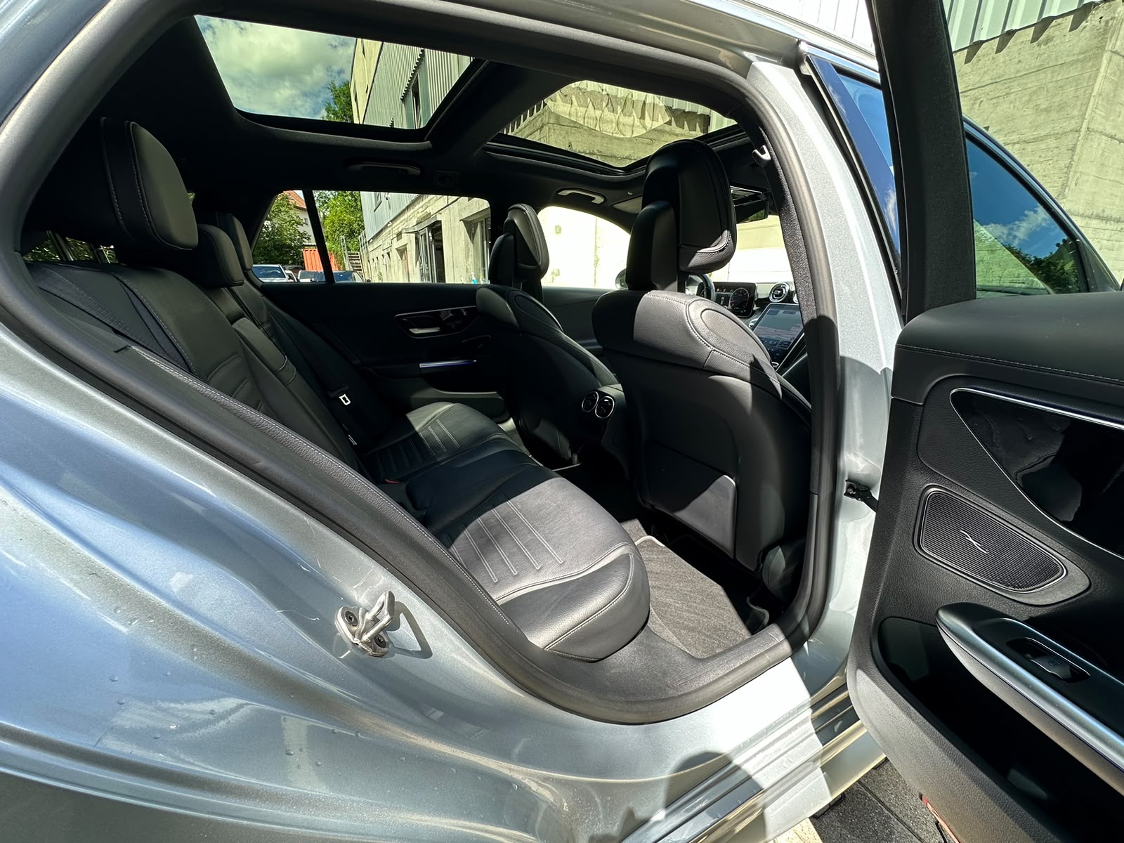 MERCEDES-BENZ C 220 d T AMG Line-image-15