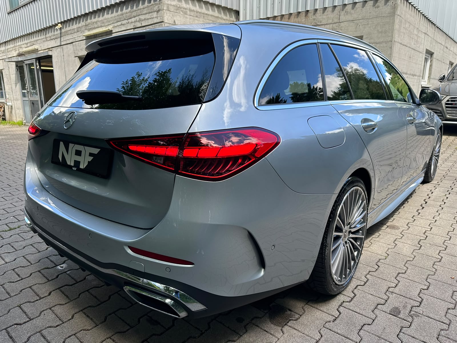 MERCEDES-BENZ C 220 d T AMG Line-image-5