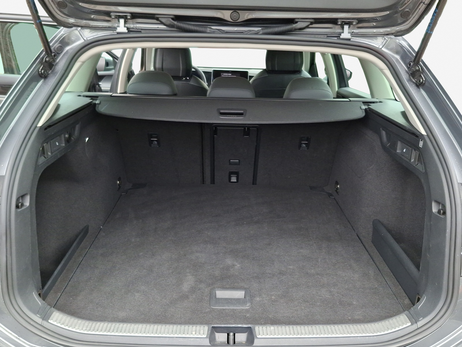 VW Passat Variant 2.0 TDI evo Business DSG-image-12