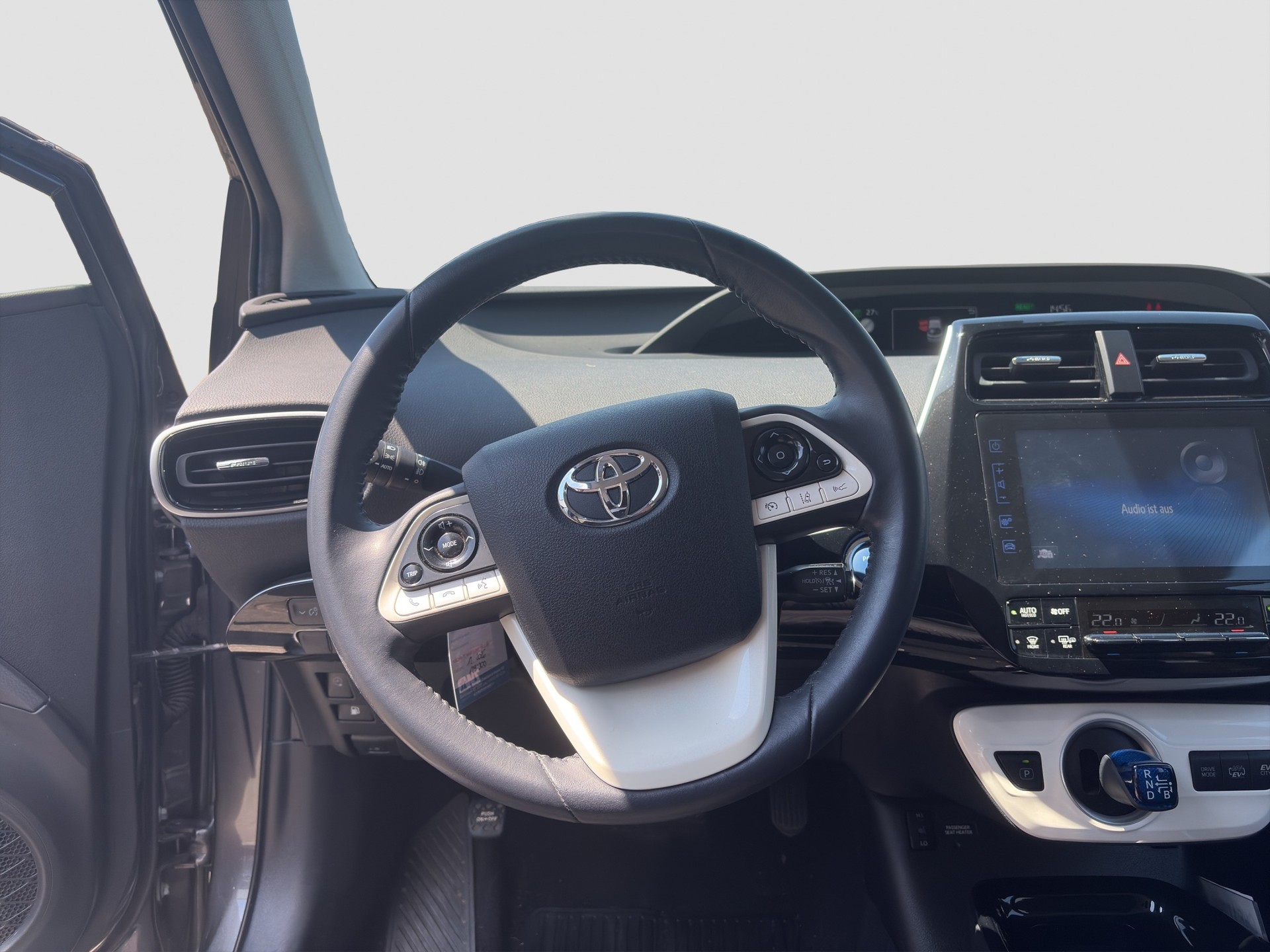 TOYOTA Prius 1.8 VVT-i Plug-in Hybrid Solar-image-10