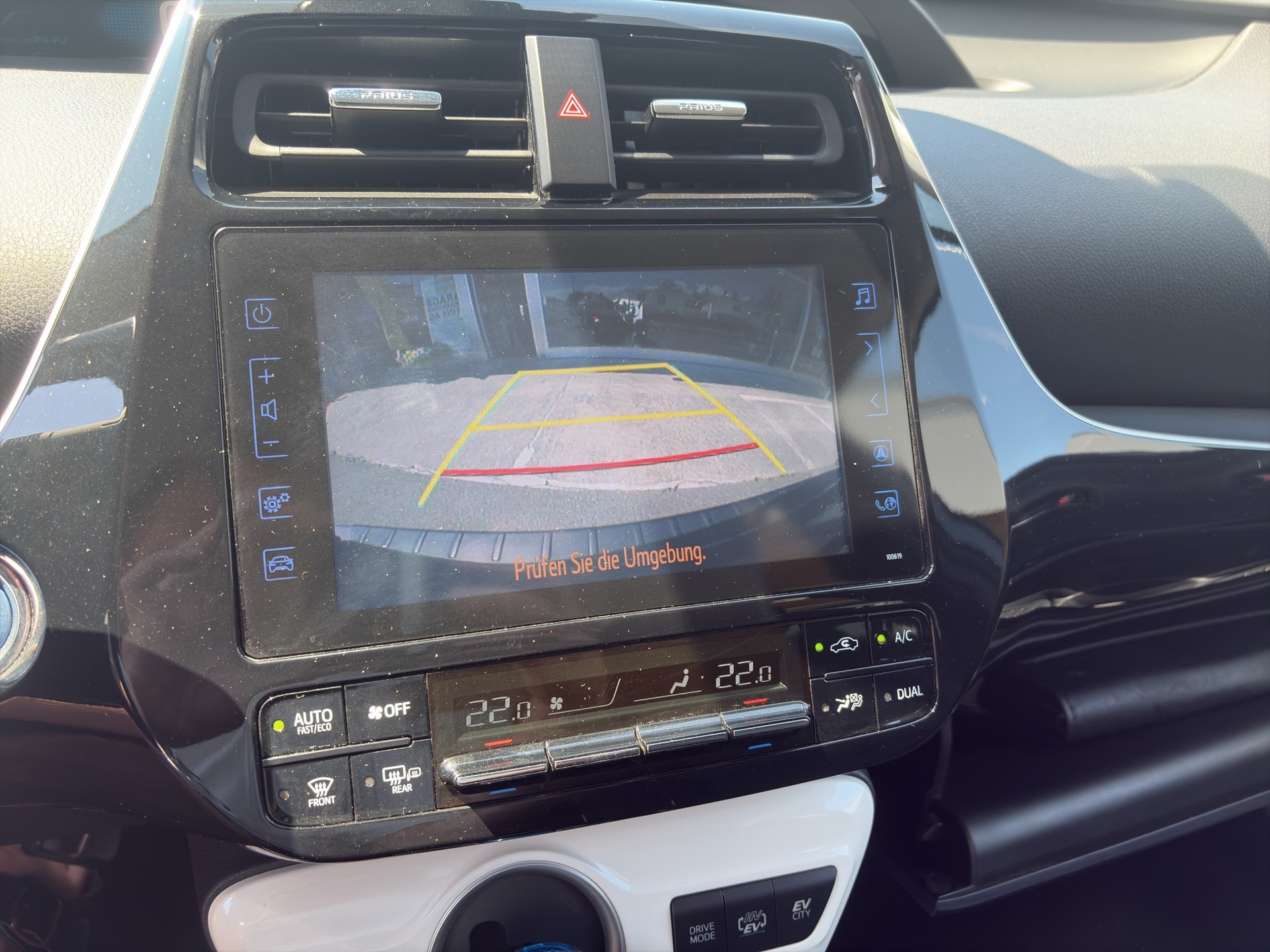 TOYOTA Prius 1.8 VVT-i Plug-in Hybrid Solar-image-16