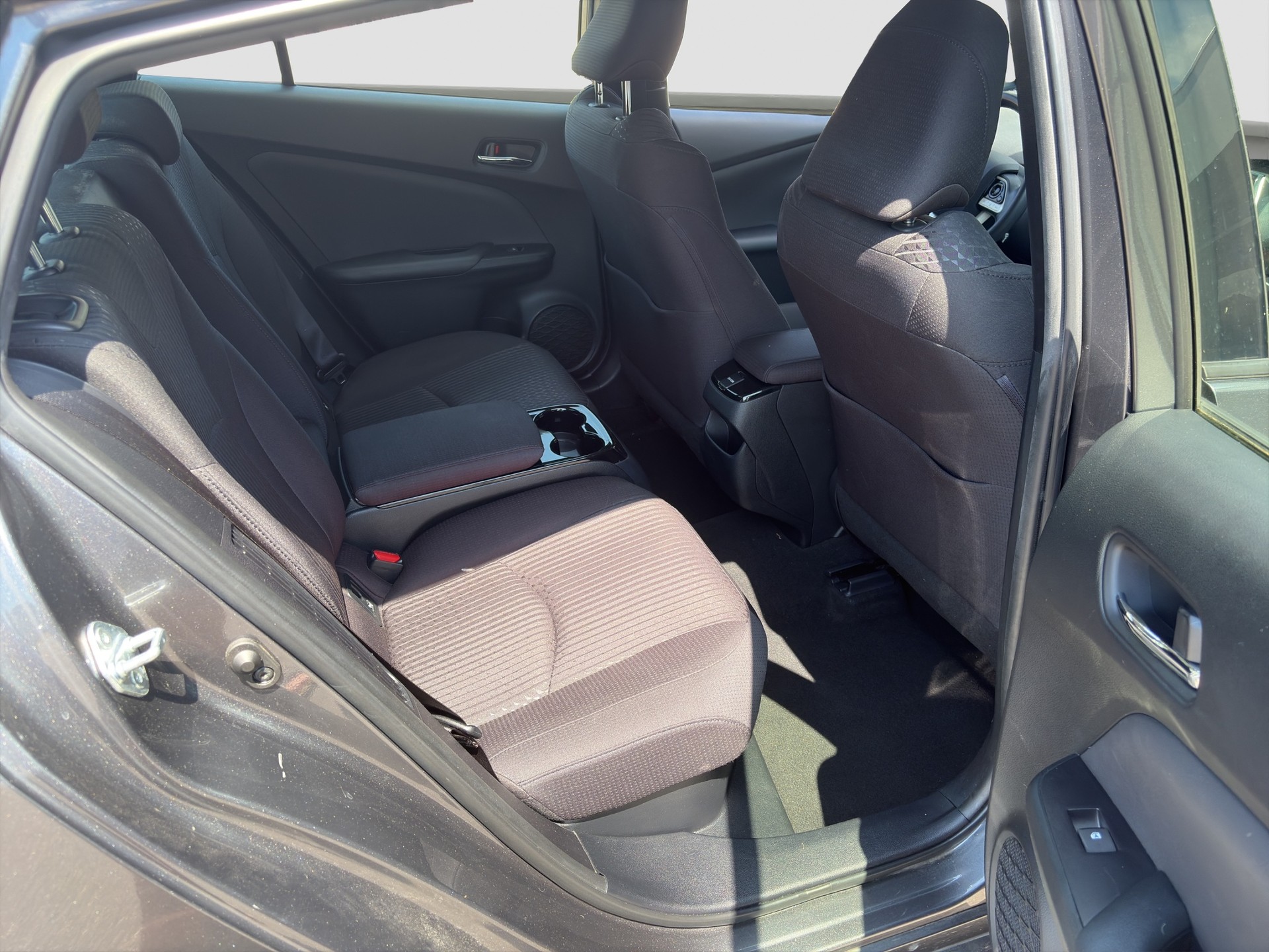 TOYOTA Prius 1.8 VVT-i Plug-in Hybrid Solar-image-12