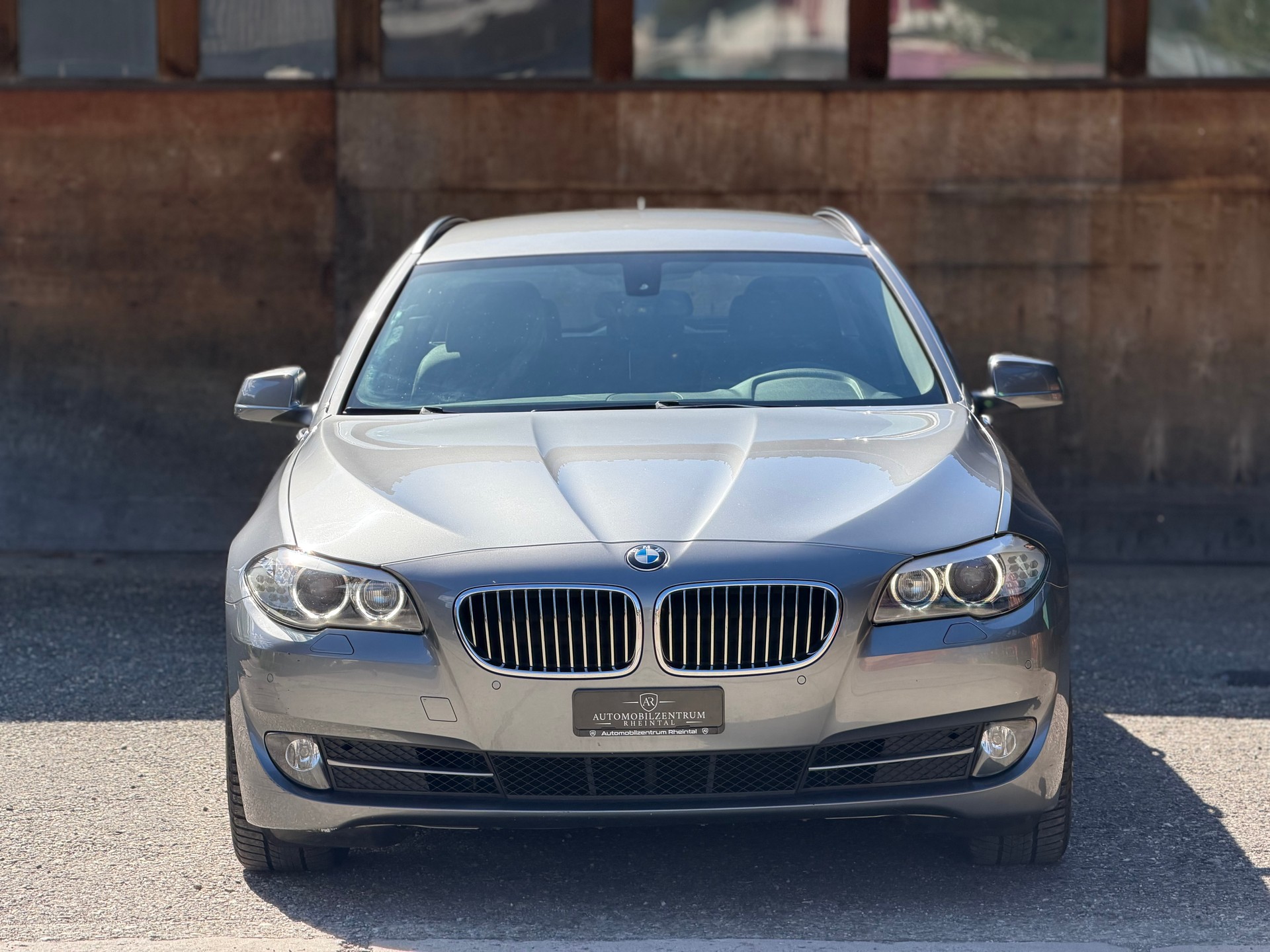 BMW 525d xDrive Touring Steptronic-image-1