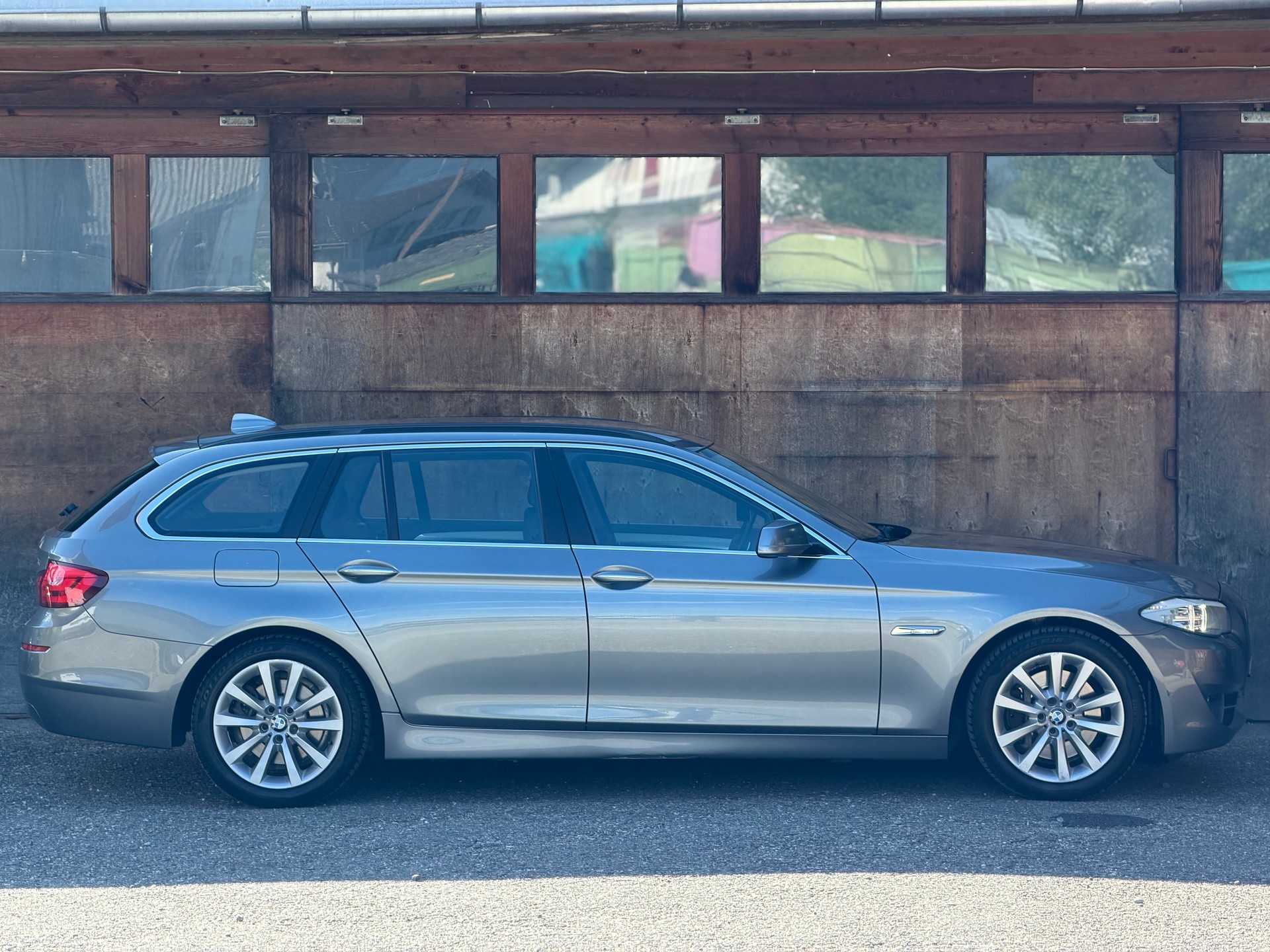BMW 525d xDrive Touring Steptronic-image-3