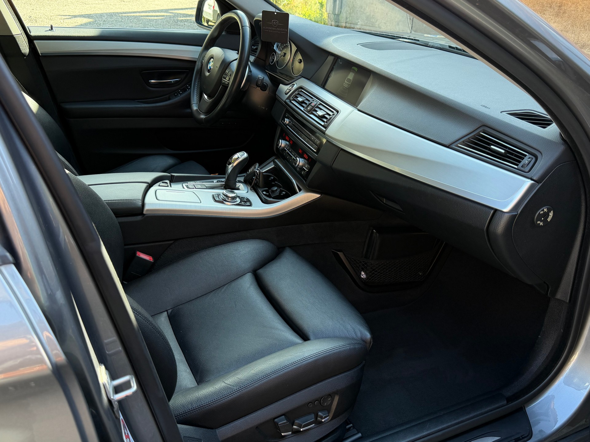 BMW 525d xDrive Touring Steptronic-image-12