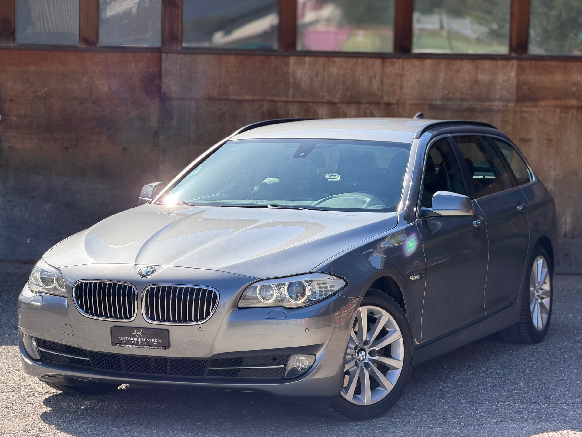 BMW 525d xDrive Touring Steptronic-image-0
