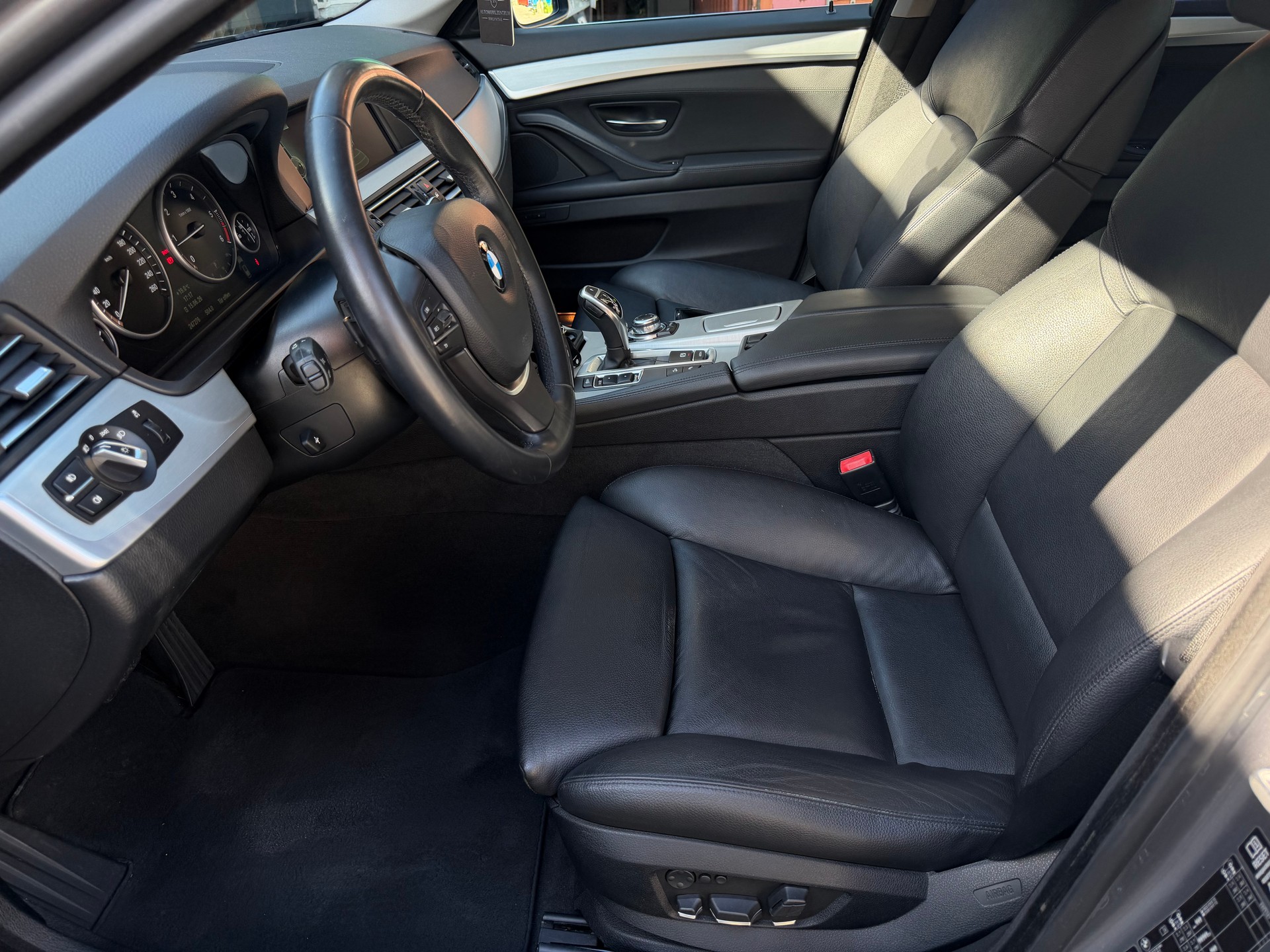 BMW 525d xDrive Touring Steptronic-image-8