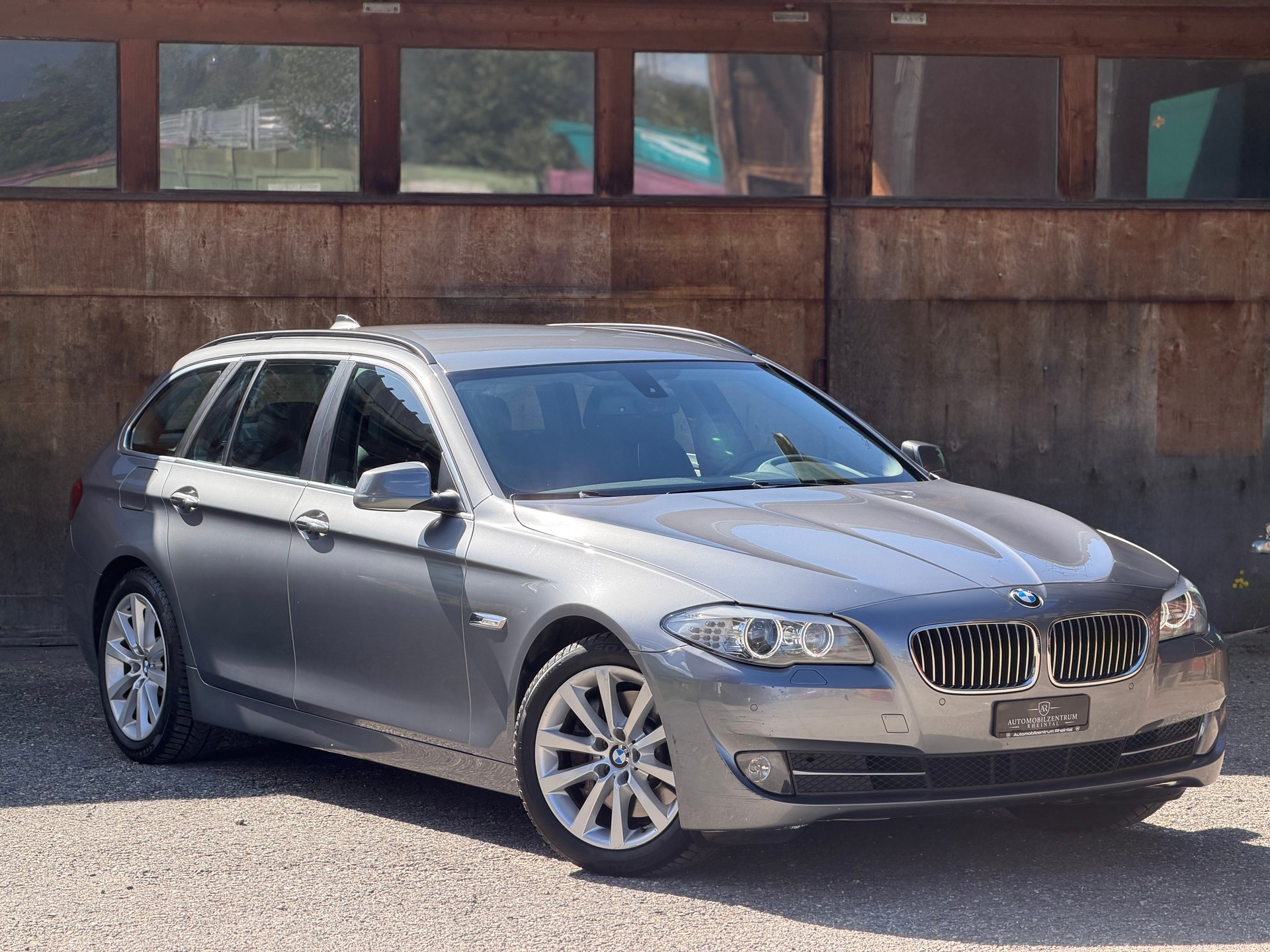 BMW 525d xDrive Touring Steptronic-image-2