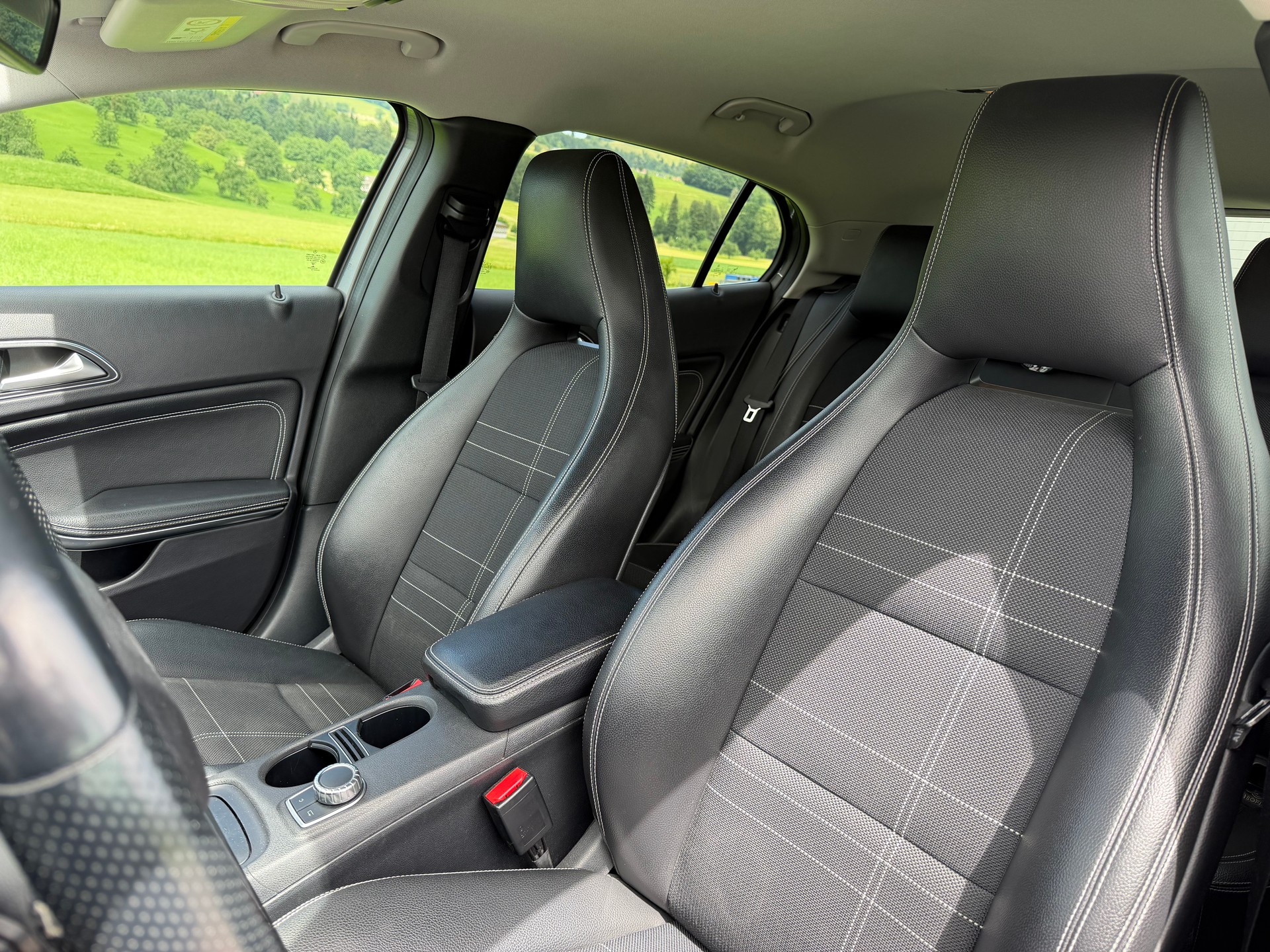 MERCEDES-BENZ GLA 220 CDI Urban 4Matic 7G-DCT-image-9