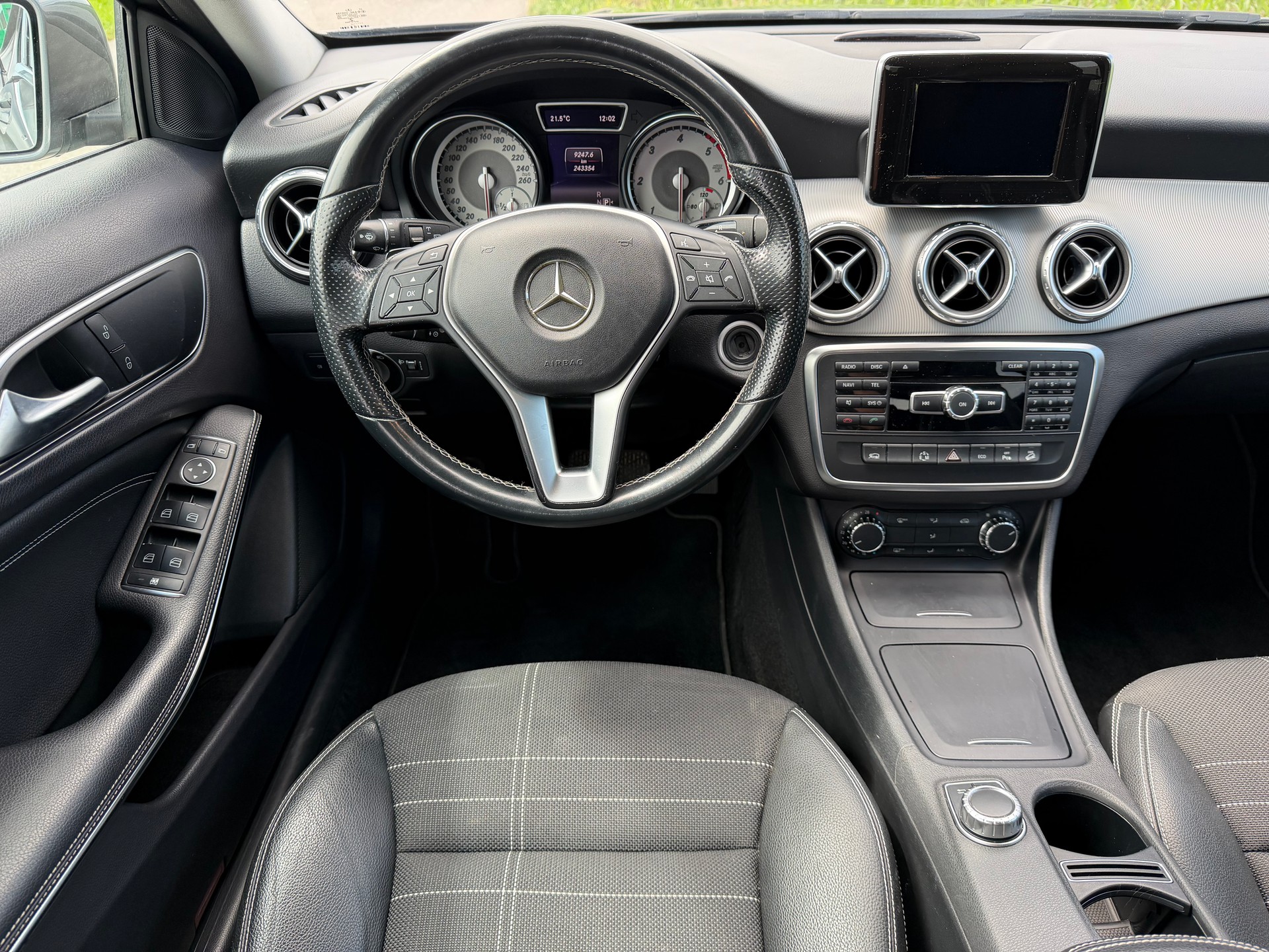 MERCEDES-BENZ GLA 220 CDI Urban 4Matic 7G-DCT-image-11