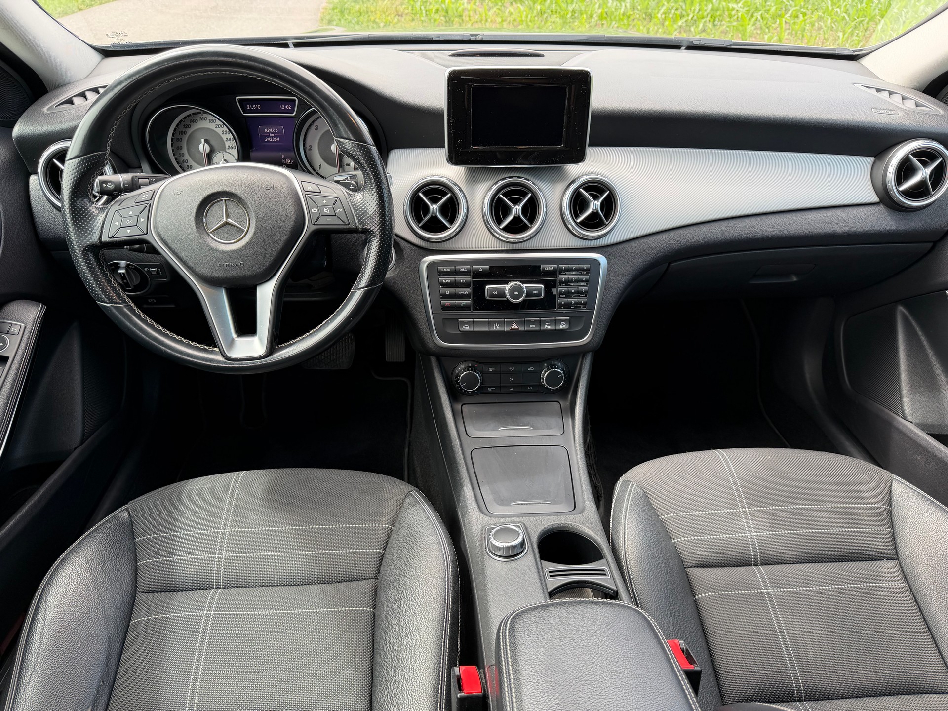 MERCEDES-BENZ GLA 220 CDI Urban 4Matic 7G-DCT-image-10