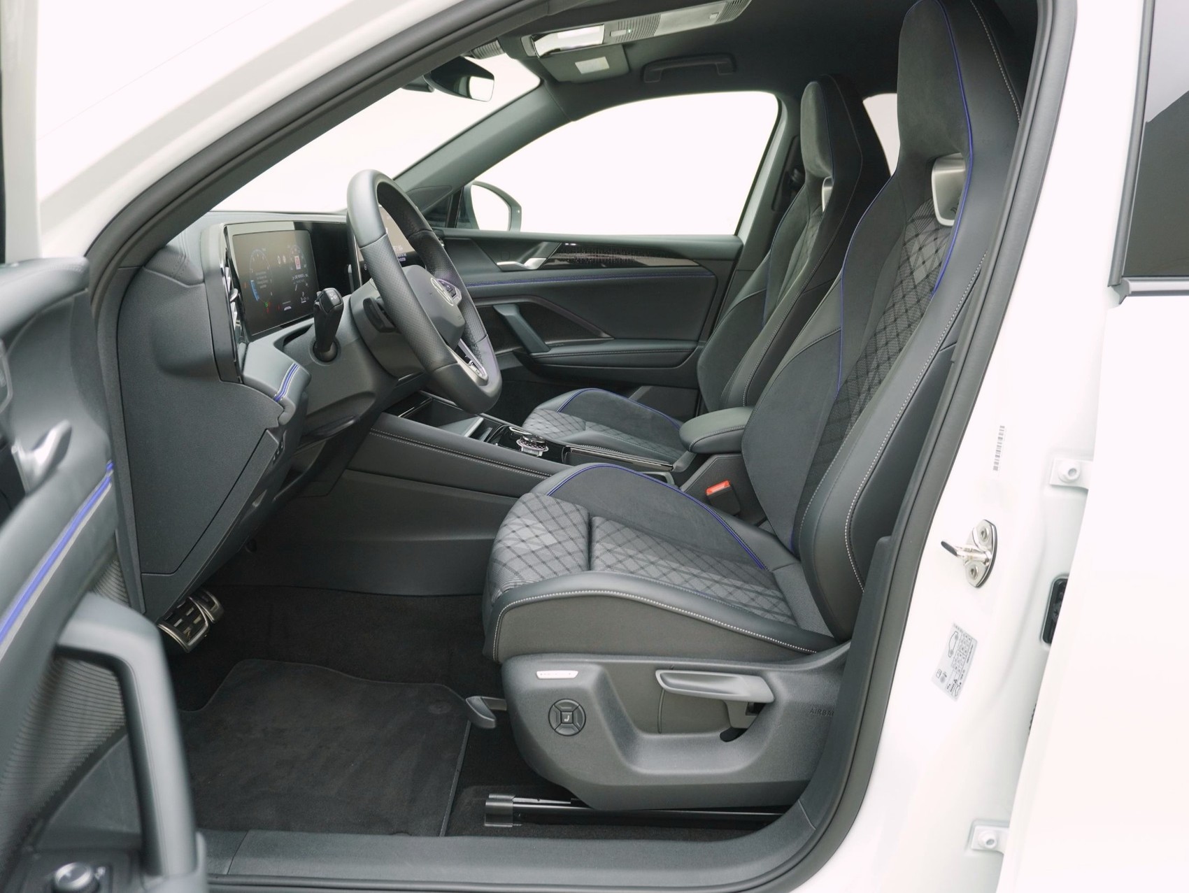 VW Tiguan 2.0 TSI DSG R-Line Black Style 4Motion-image-7