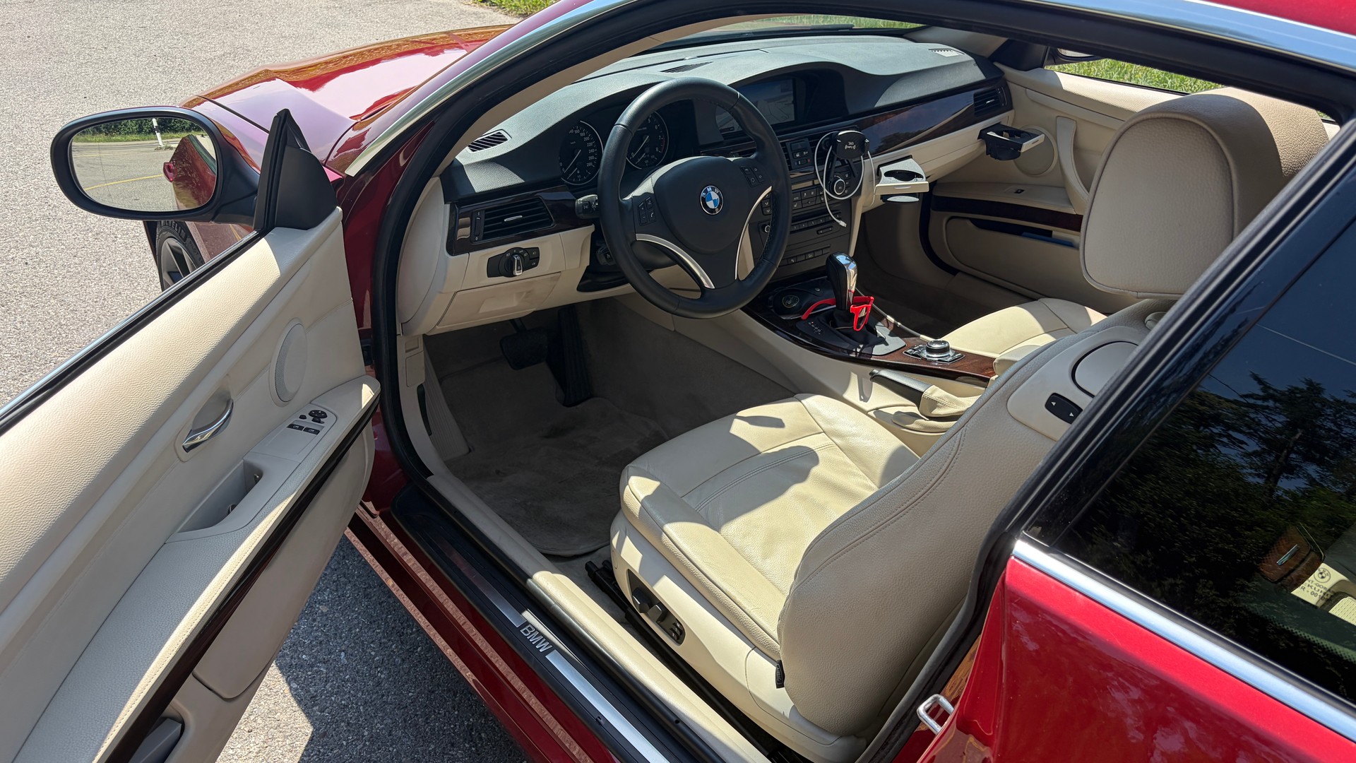 BMW 330i xDrive-image-3