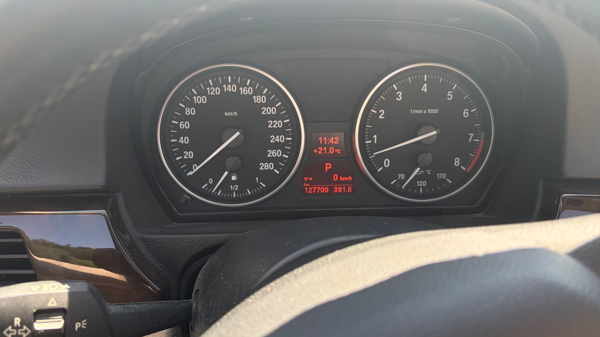 BMW 330i xDrive-image-2