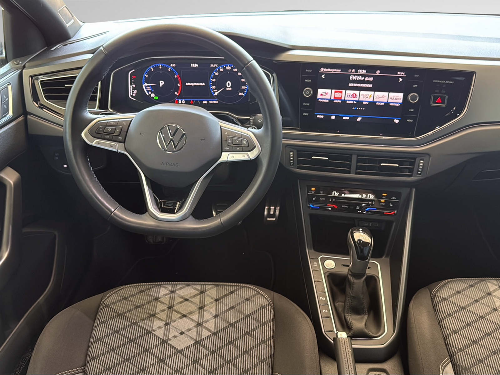 VW Polo 1.0 TSI R-Line DSG-image-16